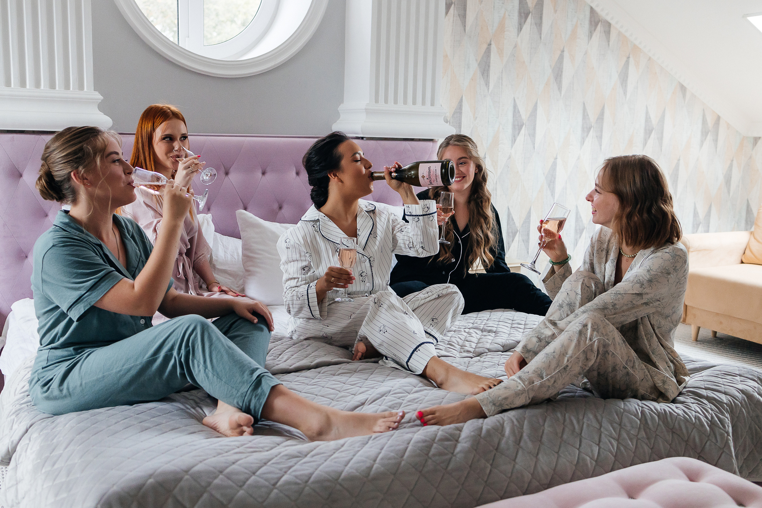 Невероятное появление невесты на свадебном ужине. Олег Сверчков | Свадебный фотограф Вологда