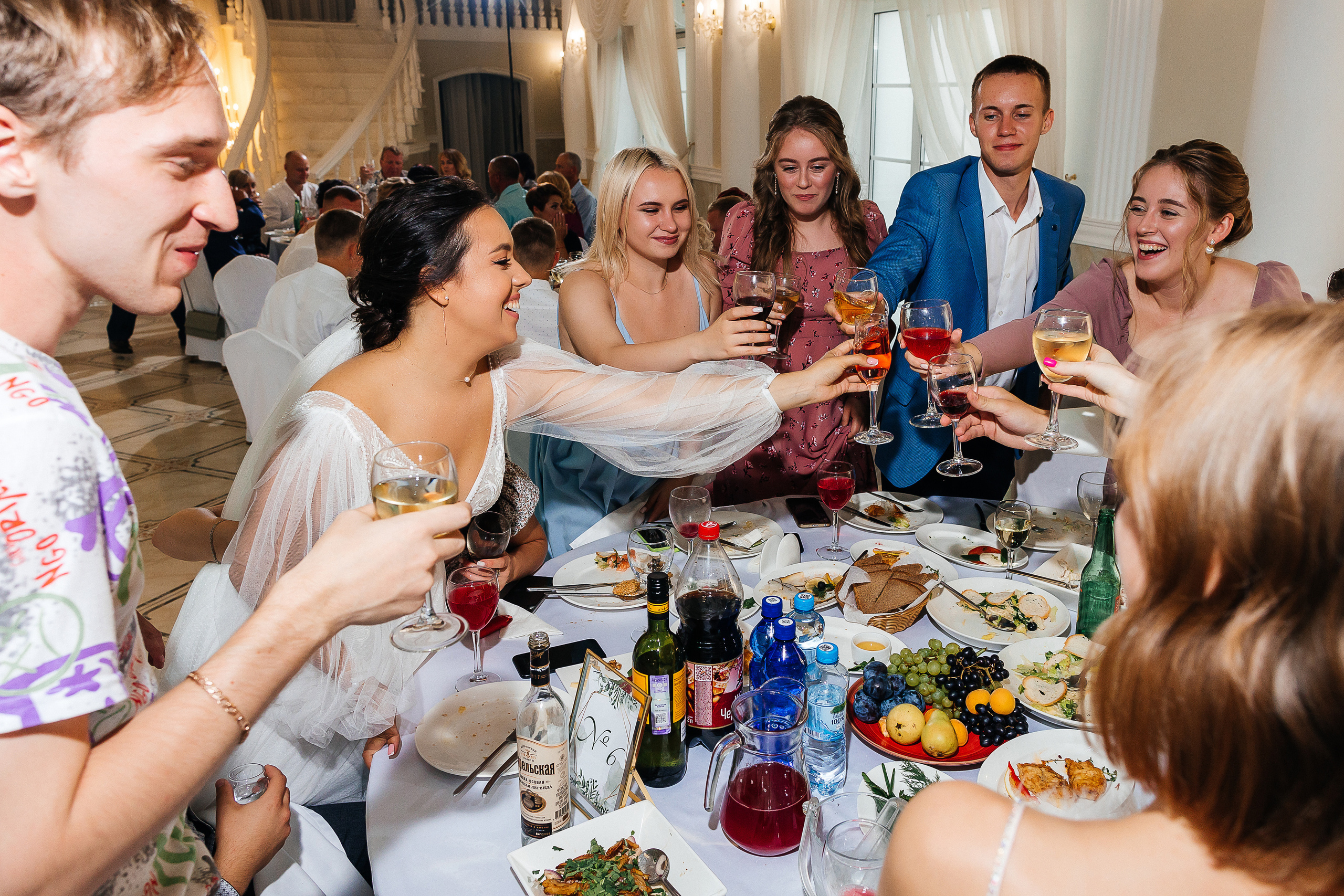 Невероятное появление невесты на свадебном ужине. Олег Сверчков | Свадебный фотограф Вологда