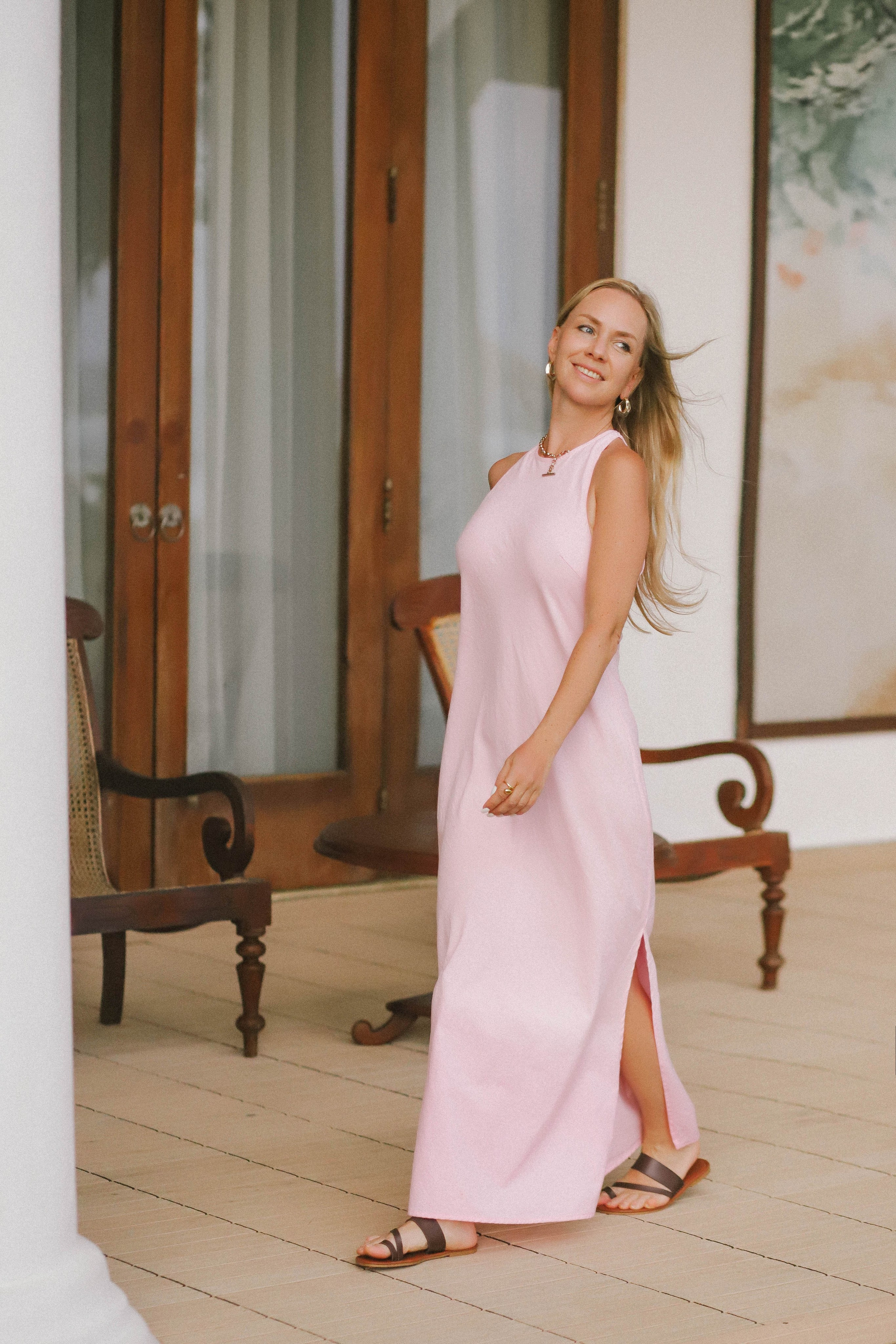 Девушка на вилле Brisa Ahangama — Стильная фотосессия в зелени и у бассейна | Шри-Ланка. Фотограф на Шри-Ланке