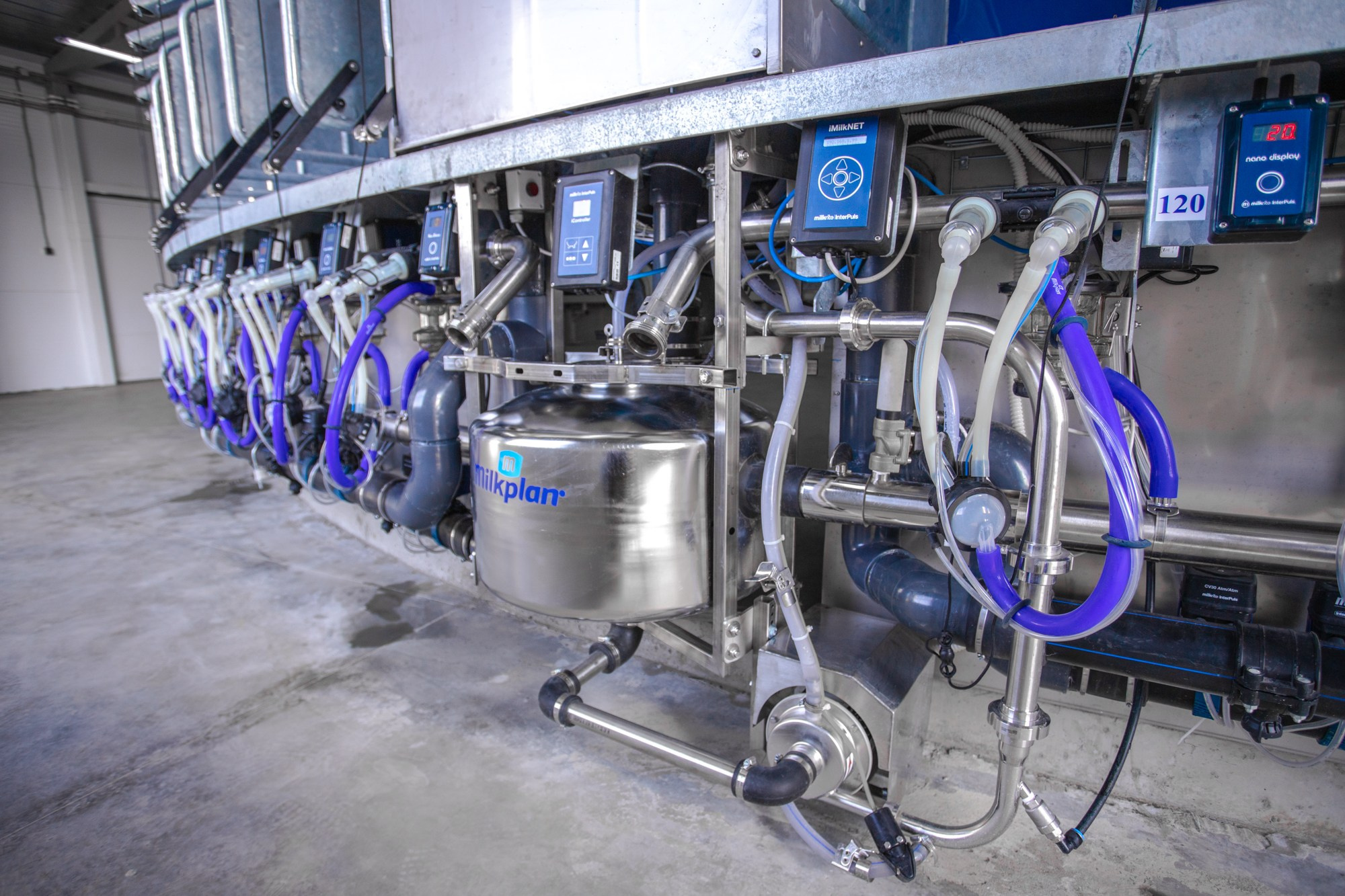 Открытие карусели для дойки скота. Репортажный, промышленный и маркетплейс-фотограф Дмитрий Чернат