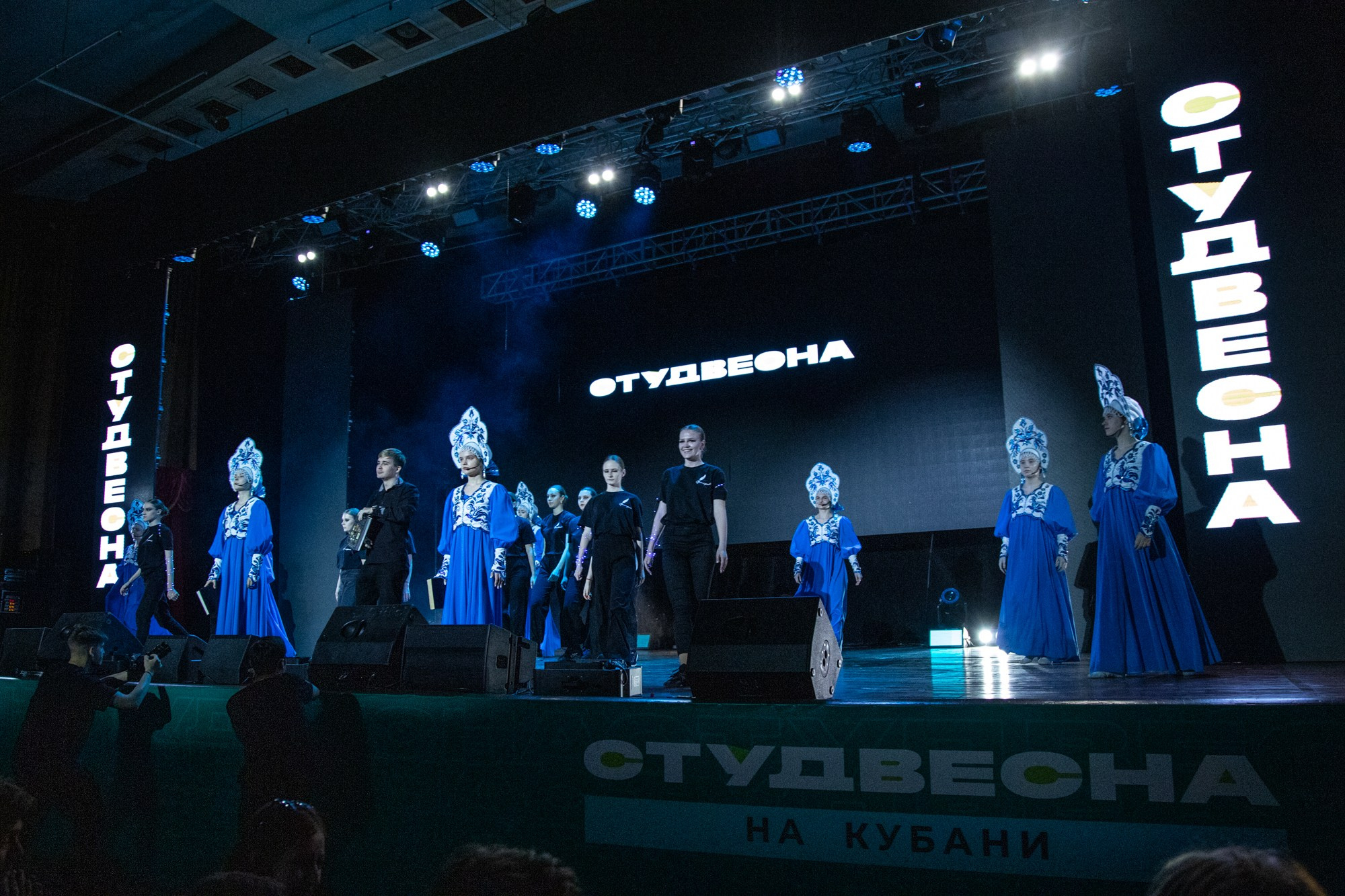 Гала-концерт «Студвесна на Кубани». Репортажный, промышленный и маркетплейс-фотограф Дмитрий Чернат