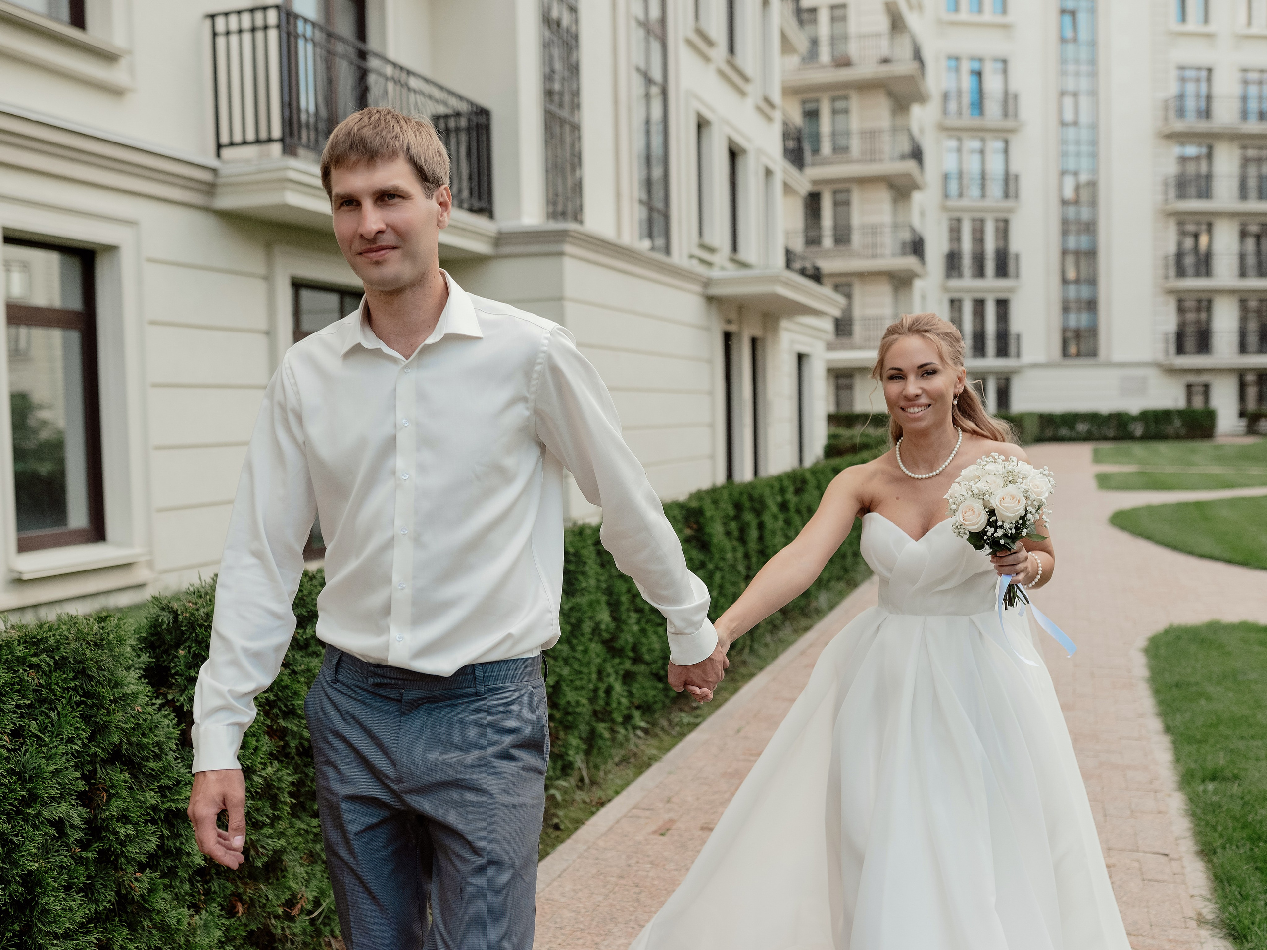 Невеста идёт к алтарю