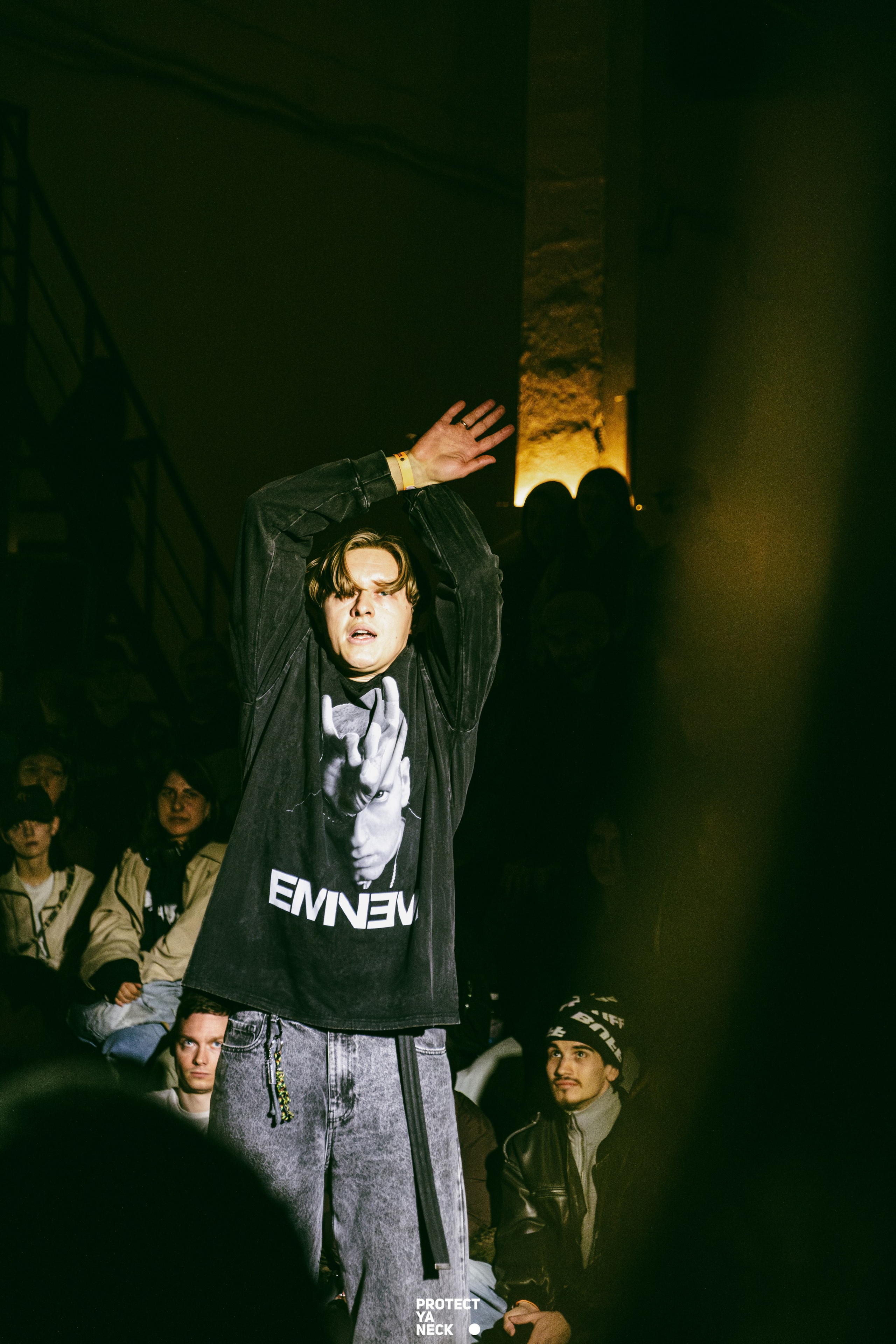 PROTECT YA NECK 22/03 (@youlovebu). Соня бу тебя сфоткала