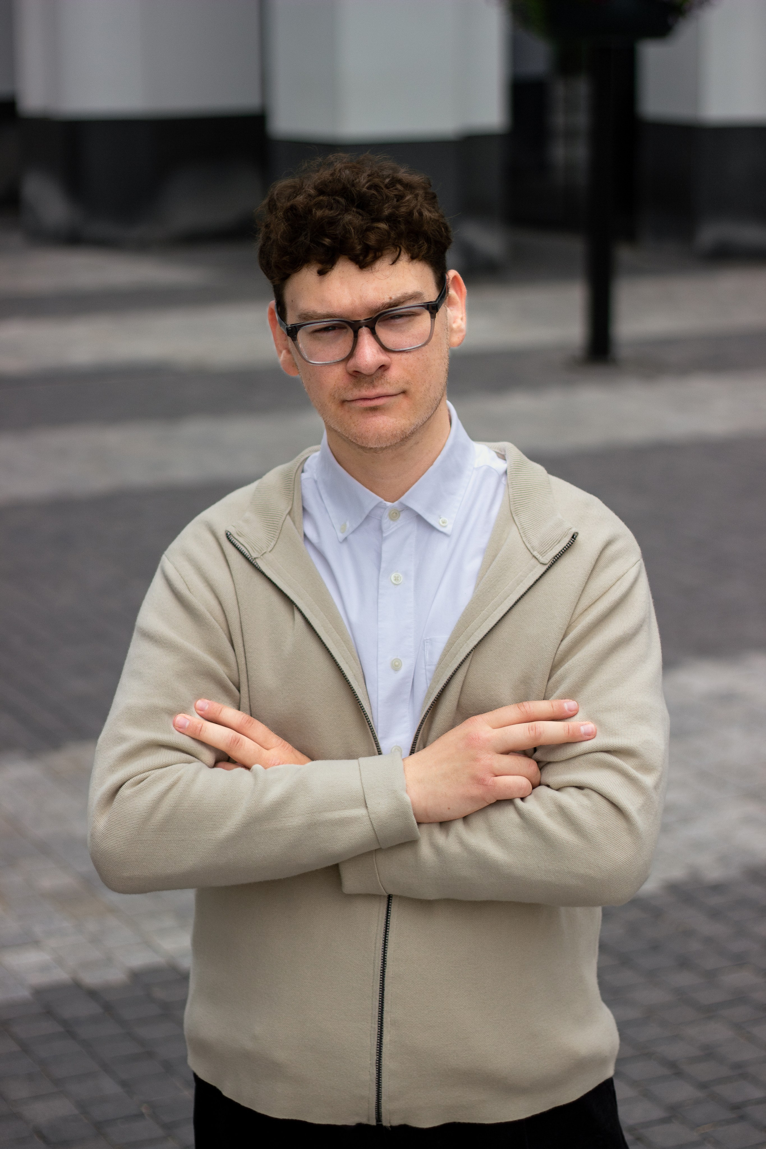 Илья в Бизнес-центе Аквамарин. Портретный фотограф Москва Юлия Трякина