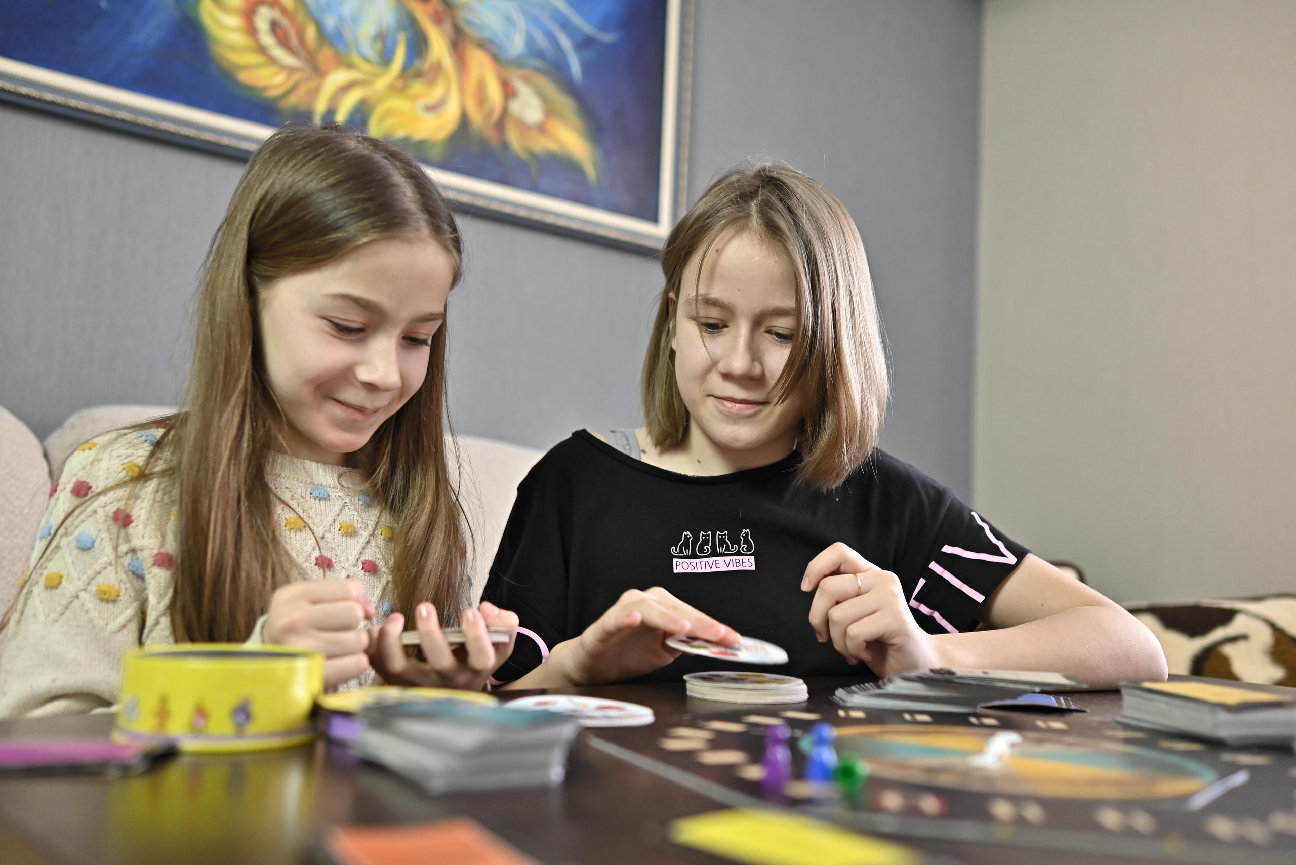 Милые девочки Тоня и Соня за игрой. Семейный, Детский, Контент фотограф в Самаре Renatto (Ренат Алимбиков)