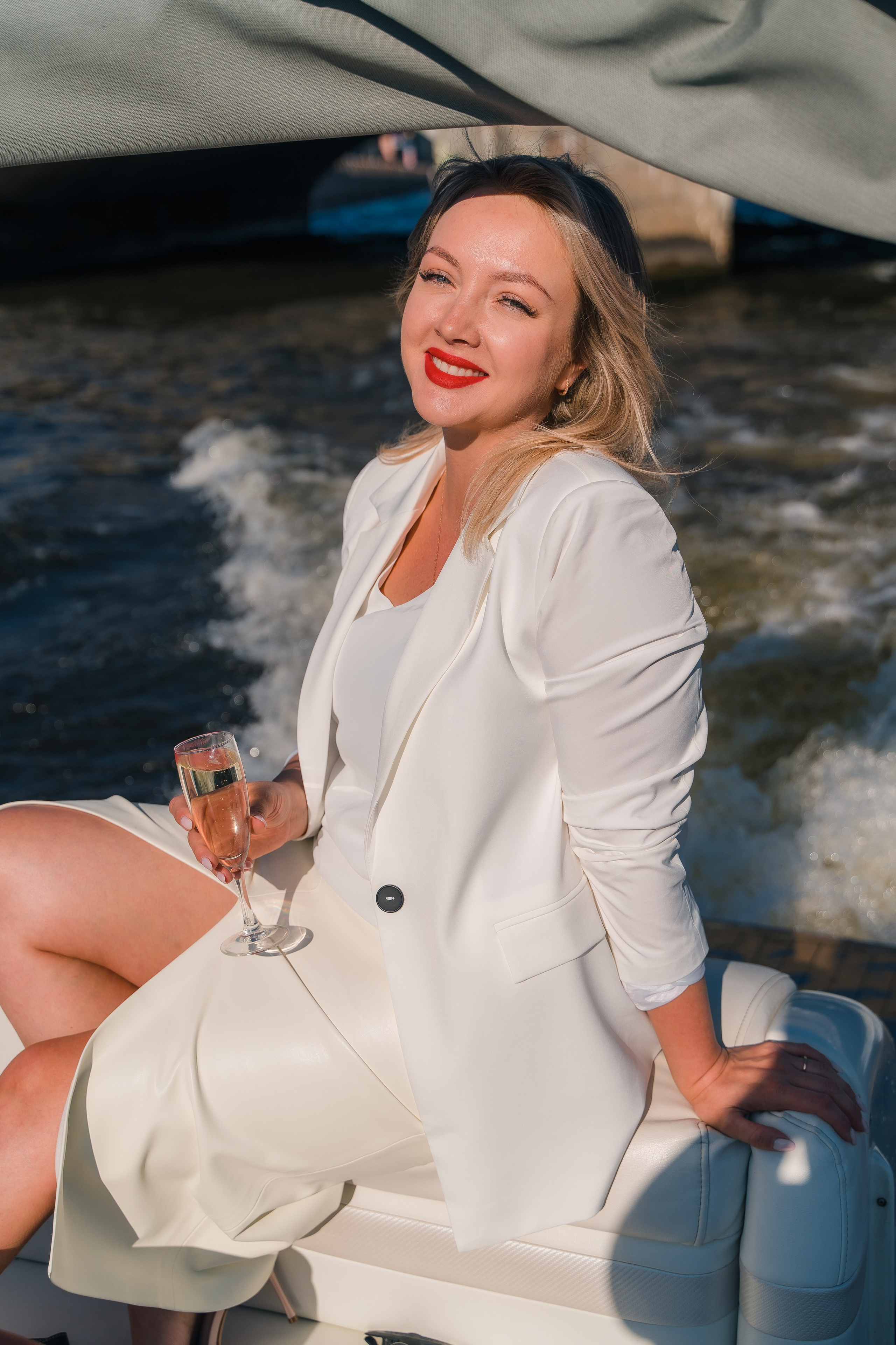 Фотосъемка девичника, встреча девушек, веселые женские портреты