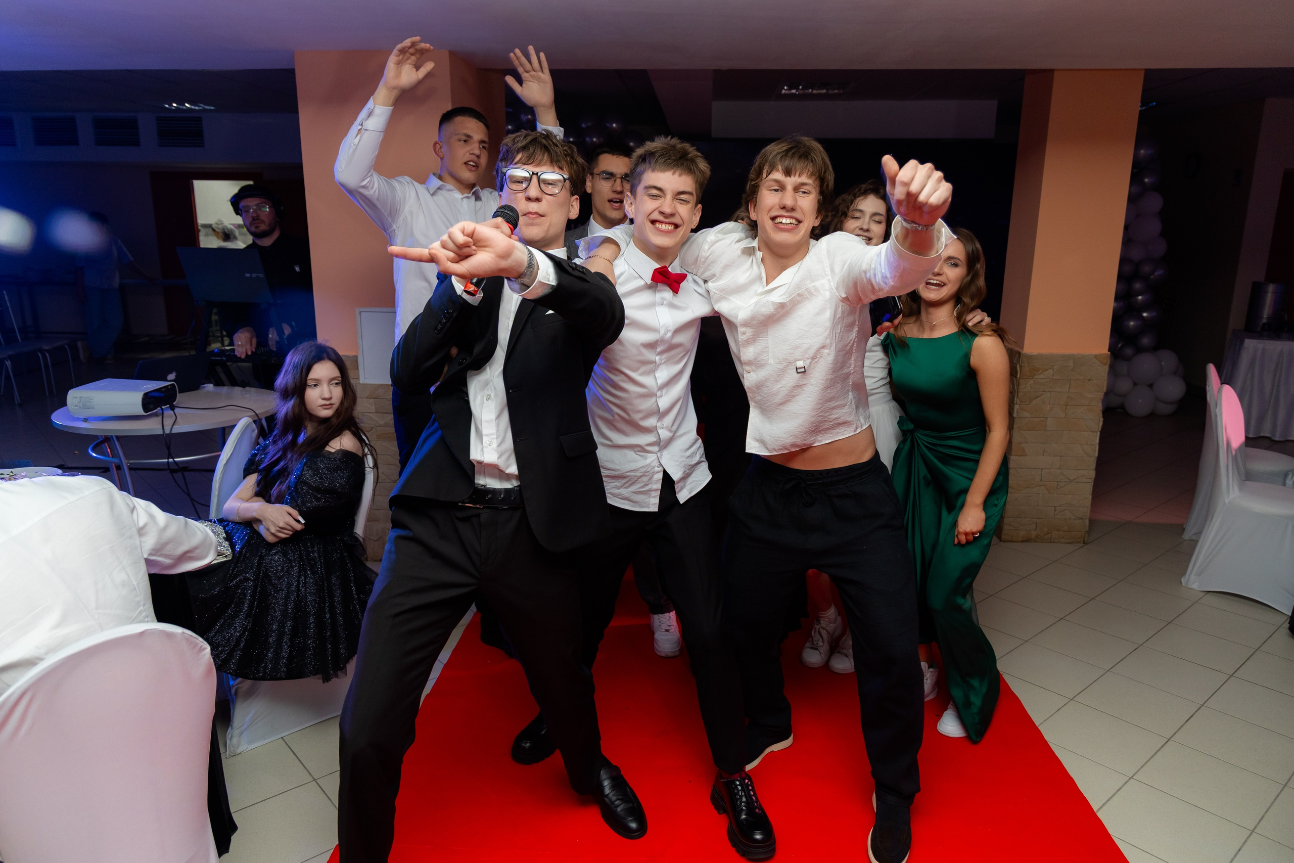 Школьный выпускной 2025 год в Минске, Беларуси. Свадебный фотограф в Минске/Беларуси Сергей Спиридонов