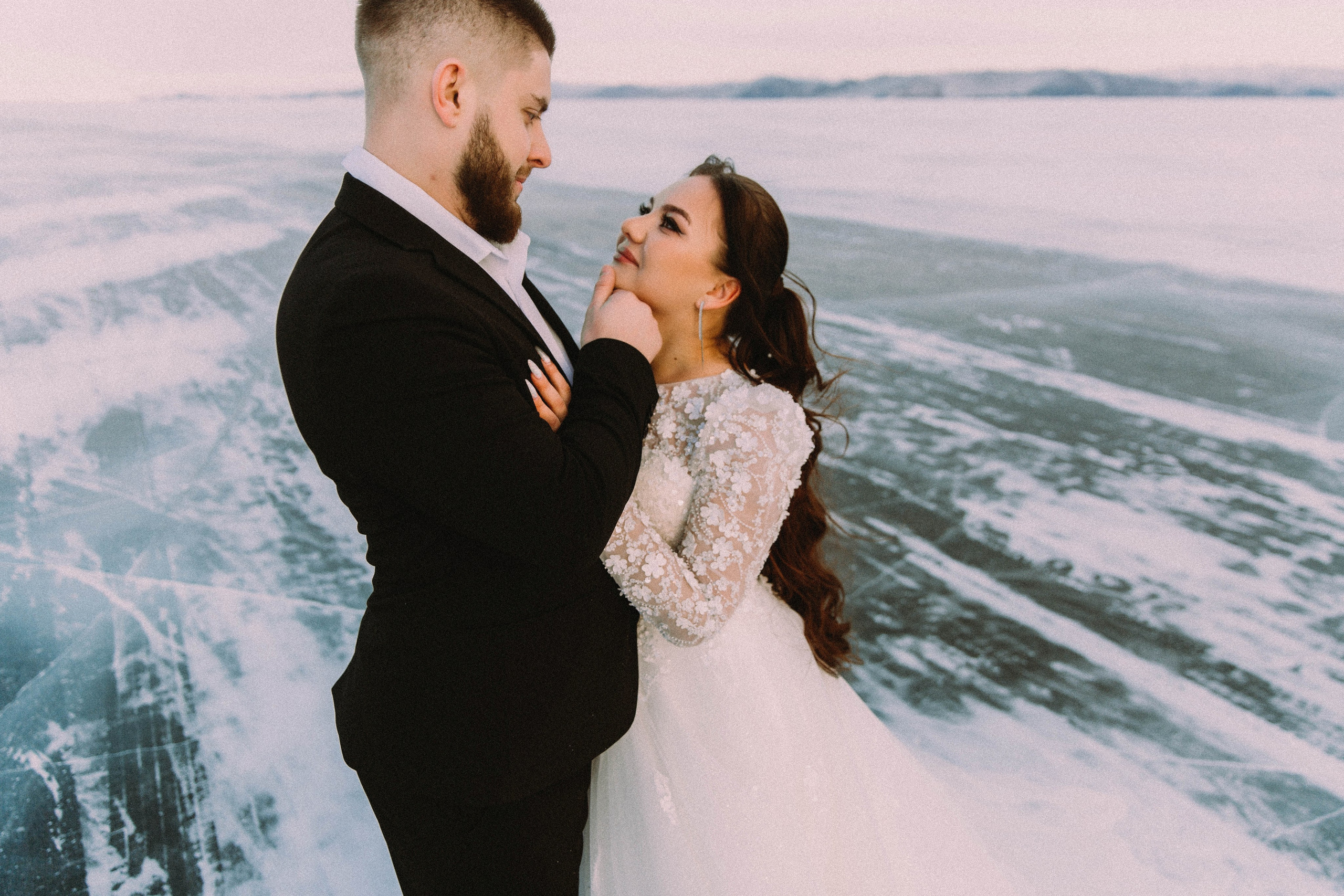 Свадебная зимняя съемка на Байкале. Главная