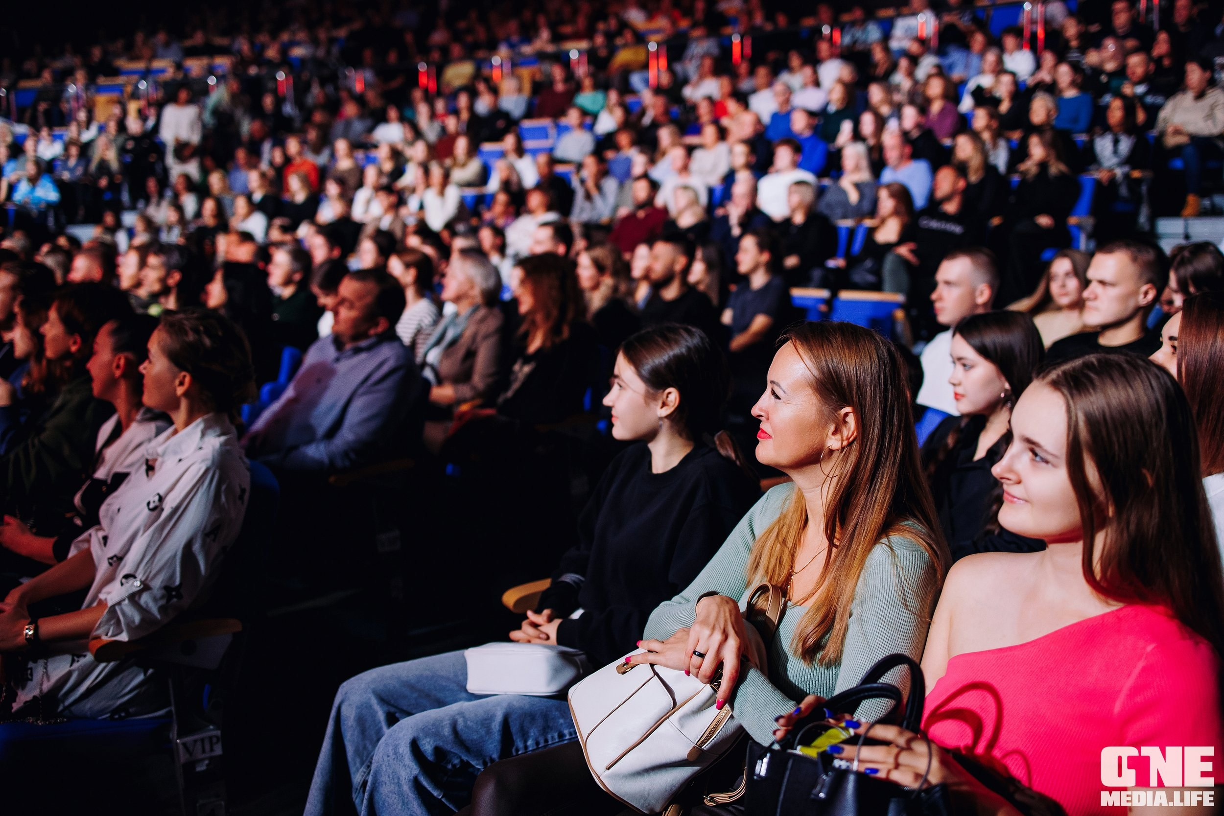 Фоторепортаж с концерта Ёлки. One Media Life: фоторепортажи, фотоотчеты с мероприятий и заведений