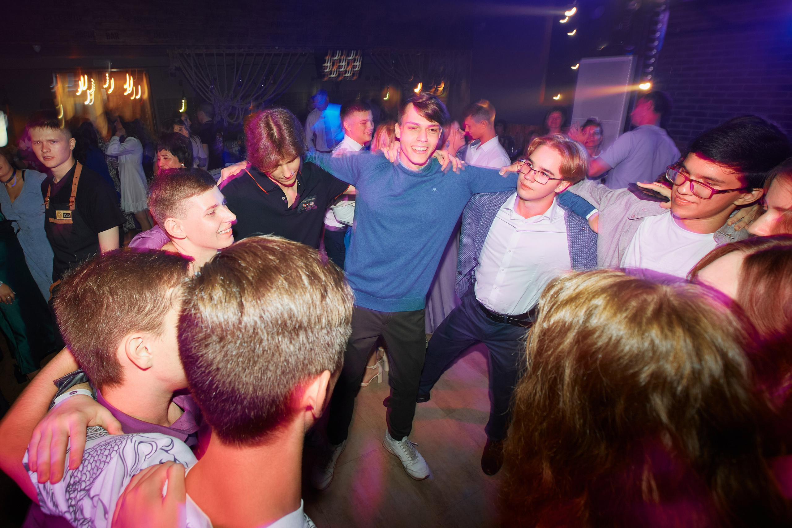 Выпускной 11 класс. Ваш фотограф Антон Колташов город Курган Тюмень Челябинск Екатеринбург