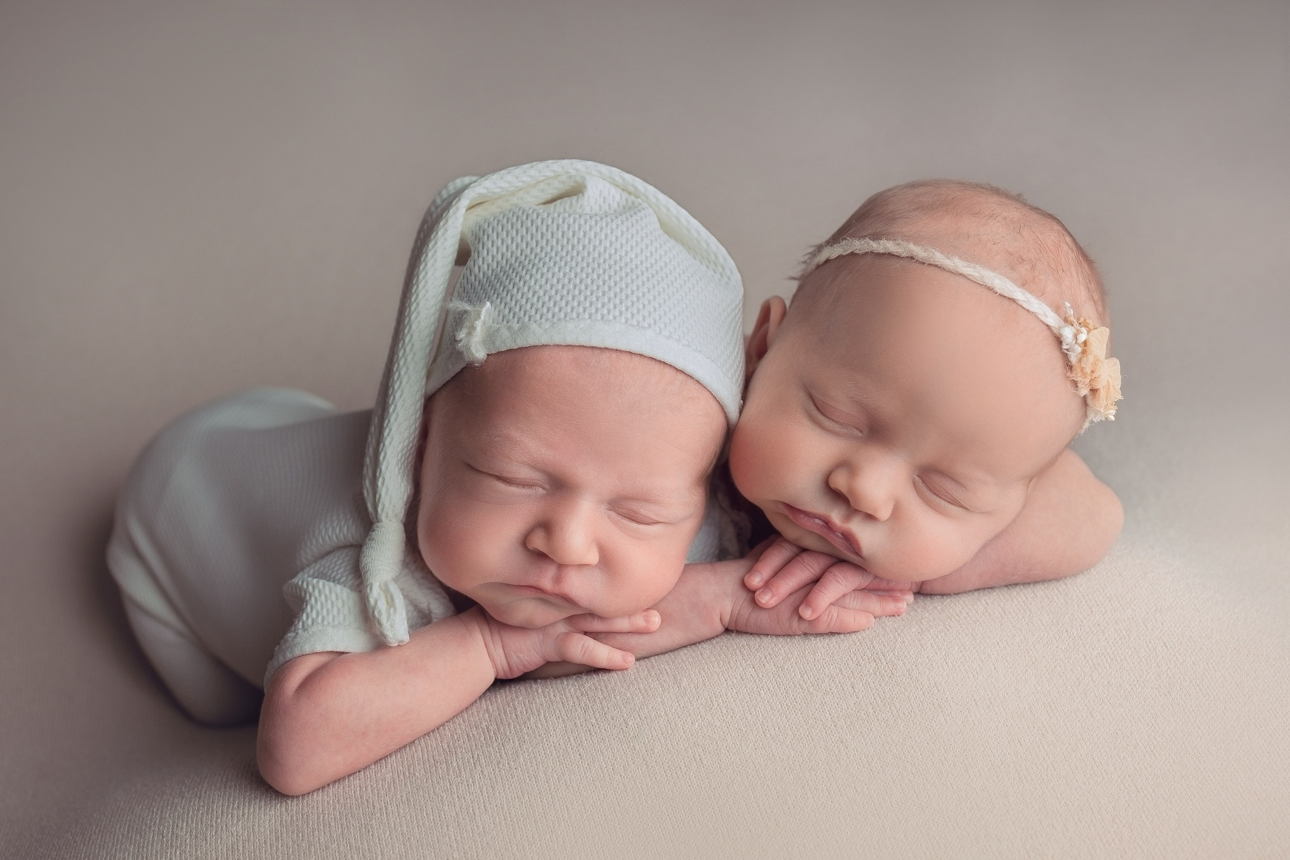 Нежная и милая фотосессия первых дней жизни Вашего ребенка в Минске. Фотограф новорождённых Минск — стоимость newborn фотосессии в Минске
