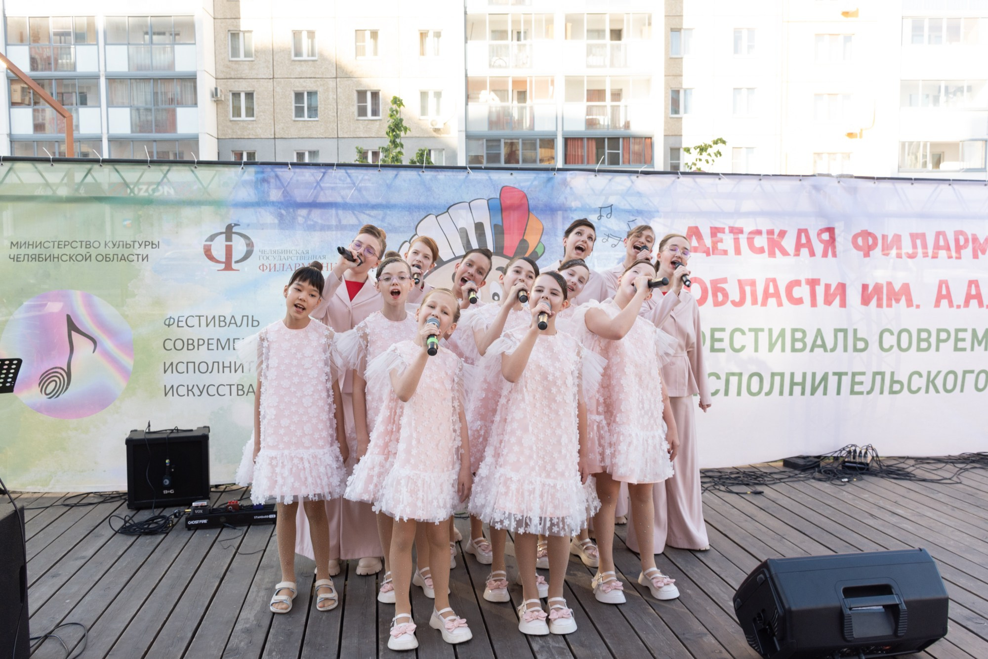 Фестиваль современного исполнительского искусства (Сквер Академ Риверсайд). Фотограф Максим Буряк