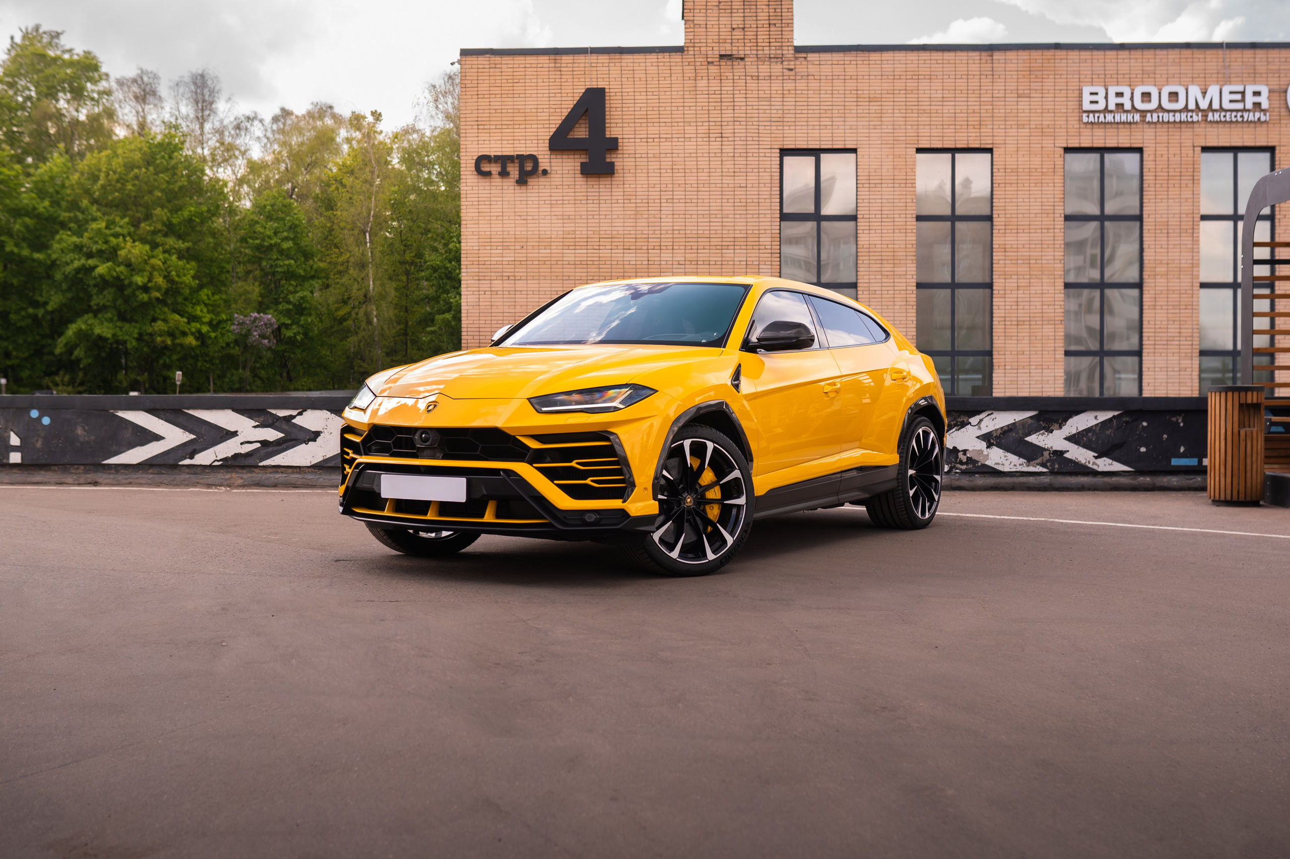 Lamborghini Urus. Mirllaev
