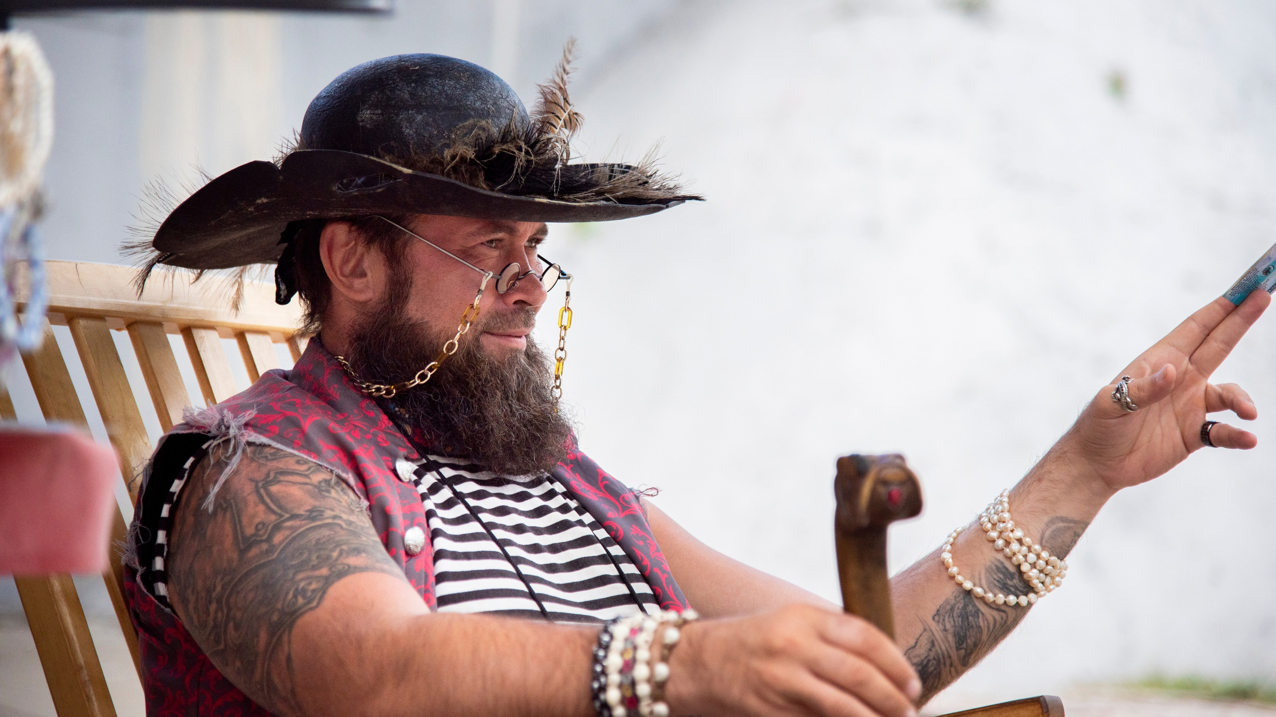 Пират, шляпа, борода, очки, татуировка, тельняшка, посёлок Лазоревское