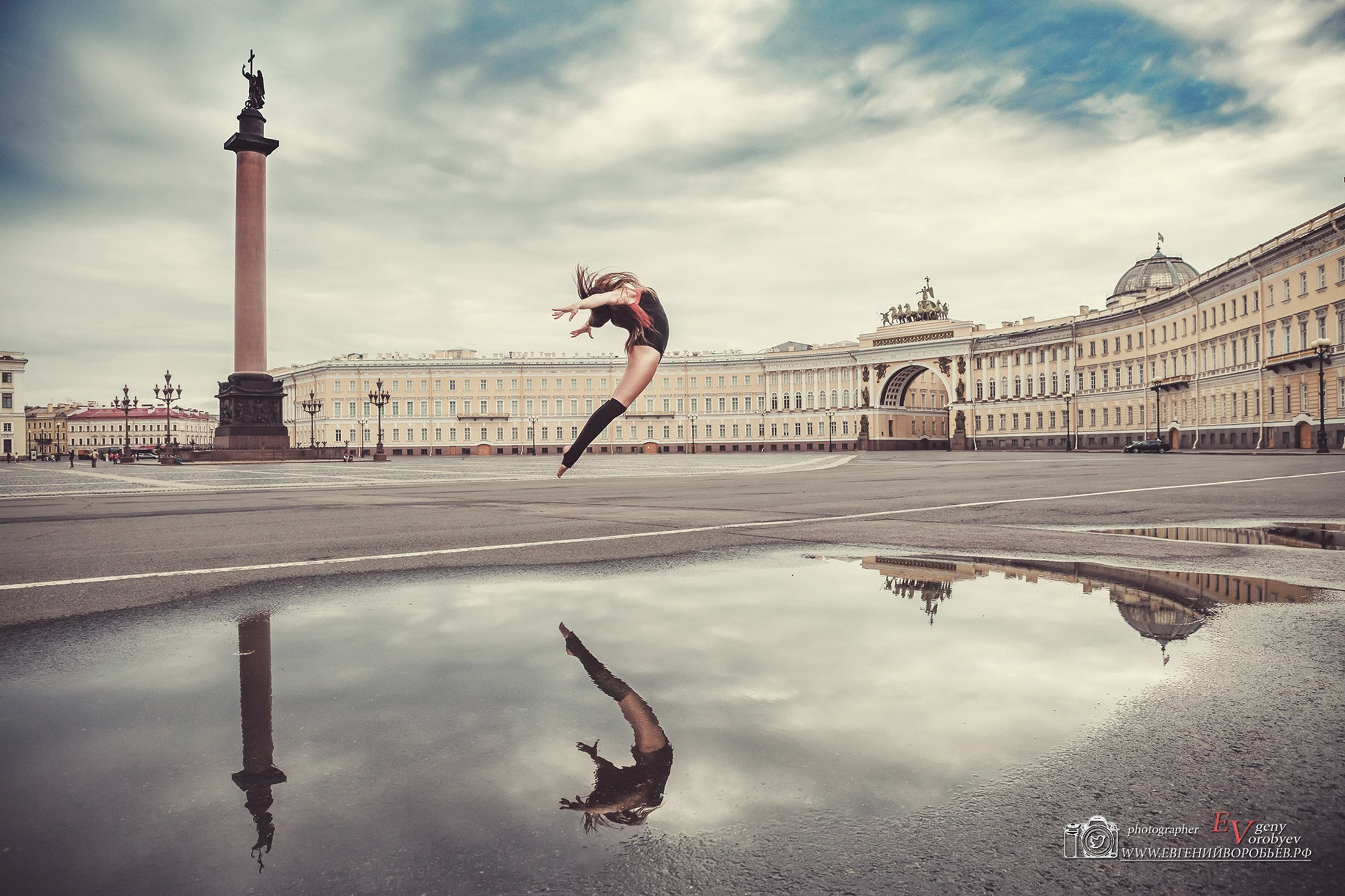 женская фотосессия Красноярск фото для девушки фотограф Красноярск фотосессия для сайта знакомств Красноярск фото для социальной сети заказать цена стоимость фотосессии в Красноярске пример фото идея место позы для фотосессии девушки в Красноярске фотосессия ИИ фотосессиия нейросеть промт для фотосессии фотосессия фото для социальной сети визажист причёска и макияж Красноярск парк Сады мечты Татышев фотостудия Красноярск бизнес портрет