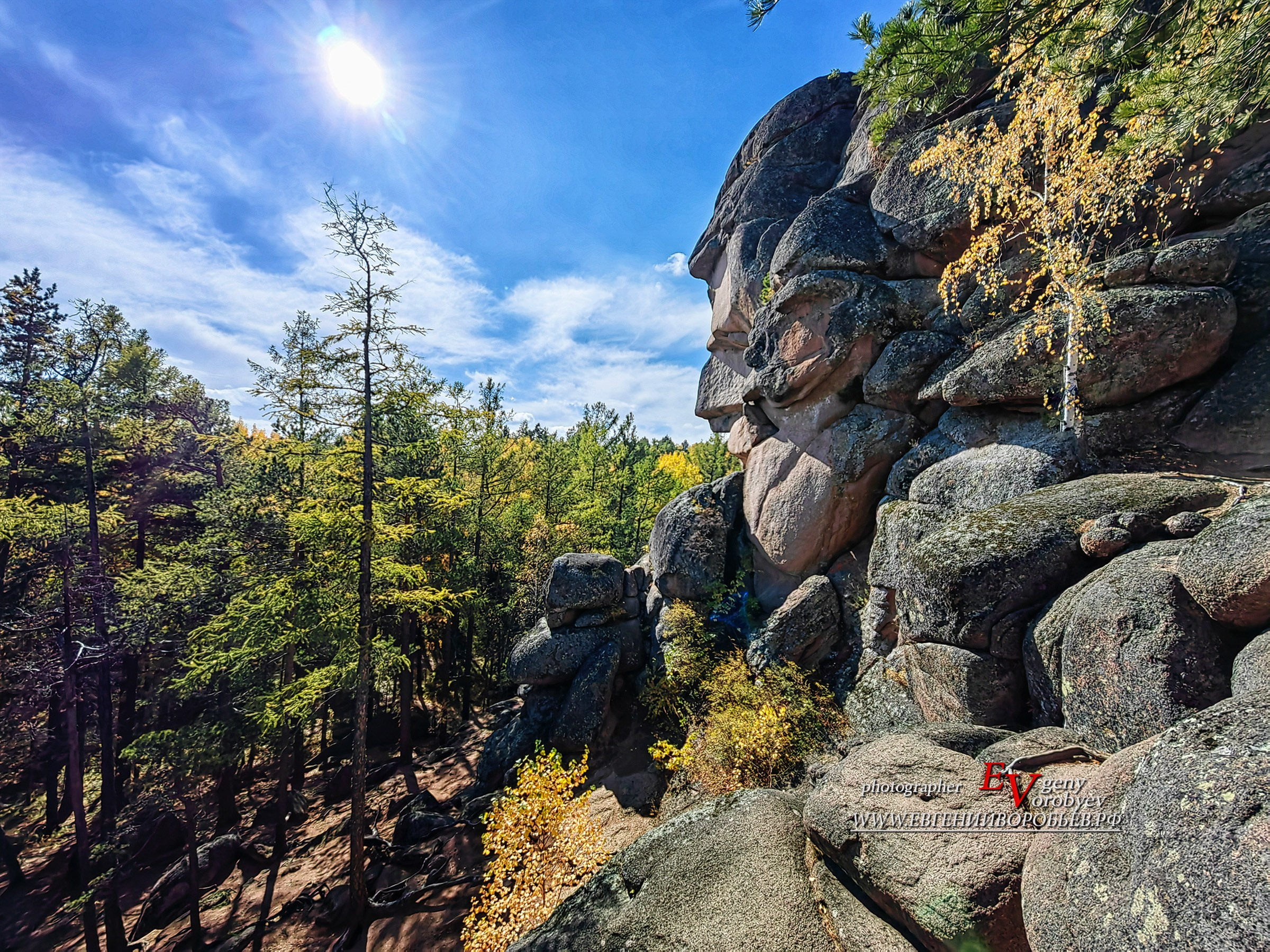 Экскурсия национальный парк заповедник Красноярские столбы цена заказать забронировать фото тур интересные места достопримечательности что посмотреть где побывать в Красноярске  Туристический маршрут центральные столбы скала Перья Дед Львиные ворота первый второй столб Фотосессия фотограф Красноярск природа пейзаж аэросъёмка с FPV дрона квадрокоптера