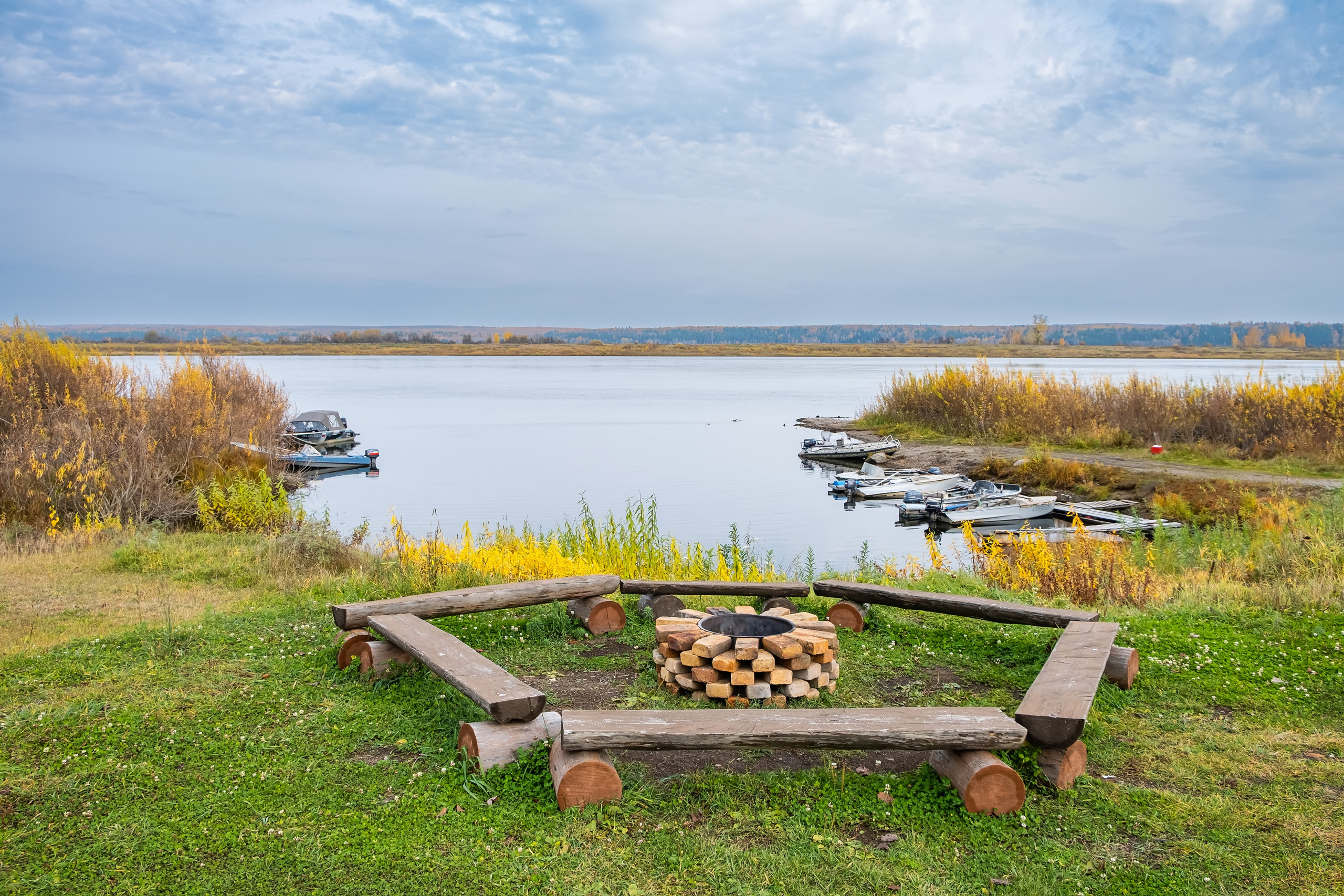 Енисей рыбная заимка рыбалка экскурсии Енисейск Красноярск аренда микроавтобуса трансфер индивидуальный тур фото дегустация рыбных блюд интересные места что посмотреть куда сходить что посетить достопримечательности в Енисейске фототур  цена заказать экскурсию программа маршрут смотровые площадки видовые красивые места путешествие туристический маршрут 