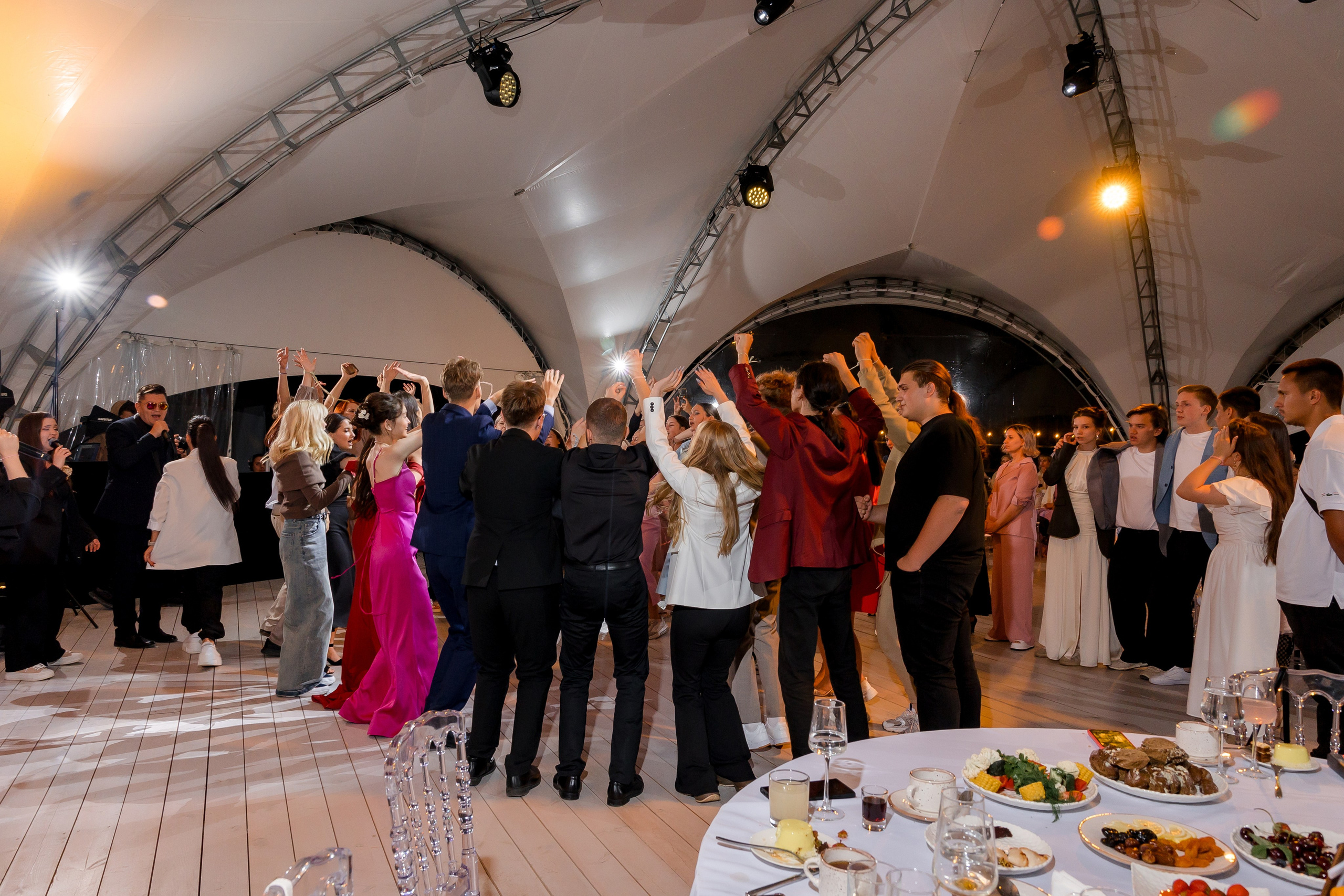 ВЫПУСКНОЙ White Place — Гимназия 52. Свадебный и семейный фотограф Динар Гильмутдинов