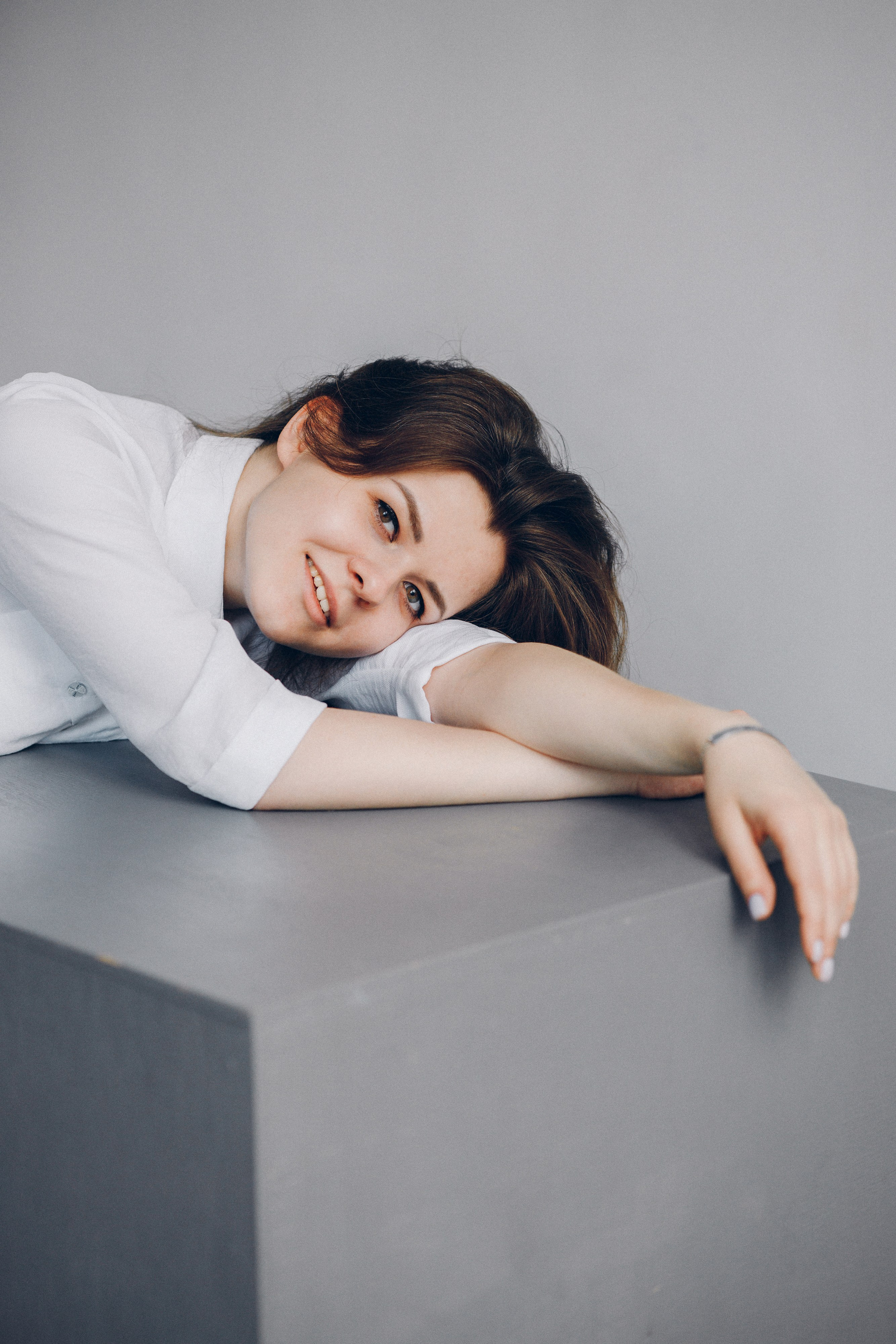 Студийная фотосессия с Люсей. Выпускные альбомы в Серпухове