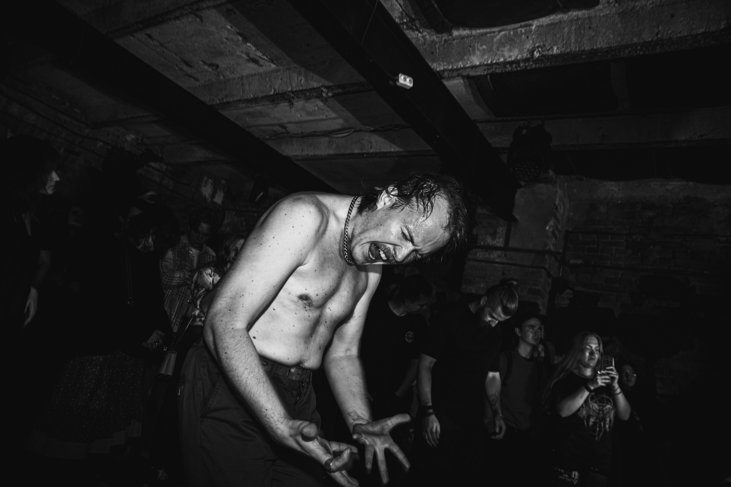 Laugar & Шумы Штормовых Широт & Пожары На Дальнем Севере 11.10.2025. Репортажный фотограф в Москве Legiodot