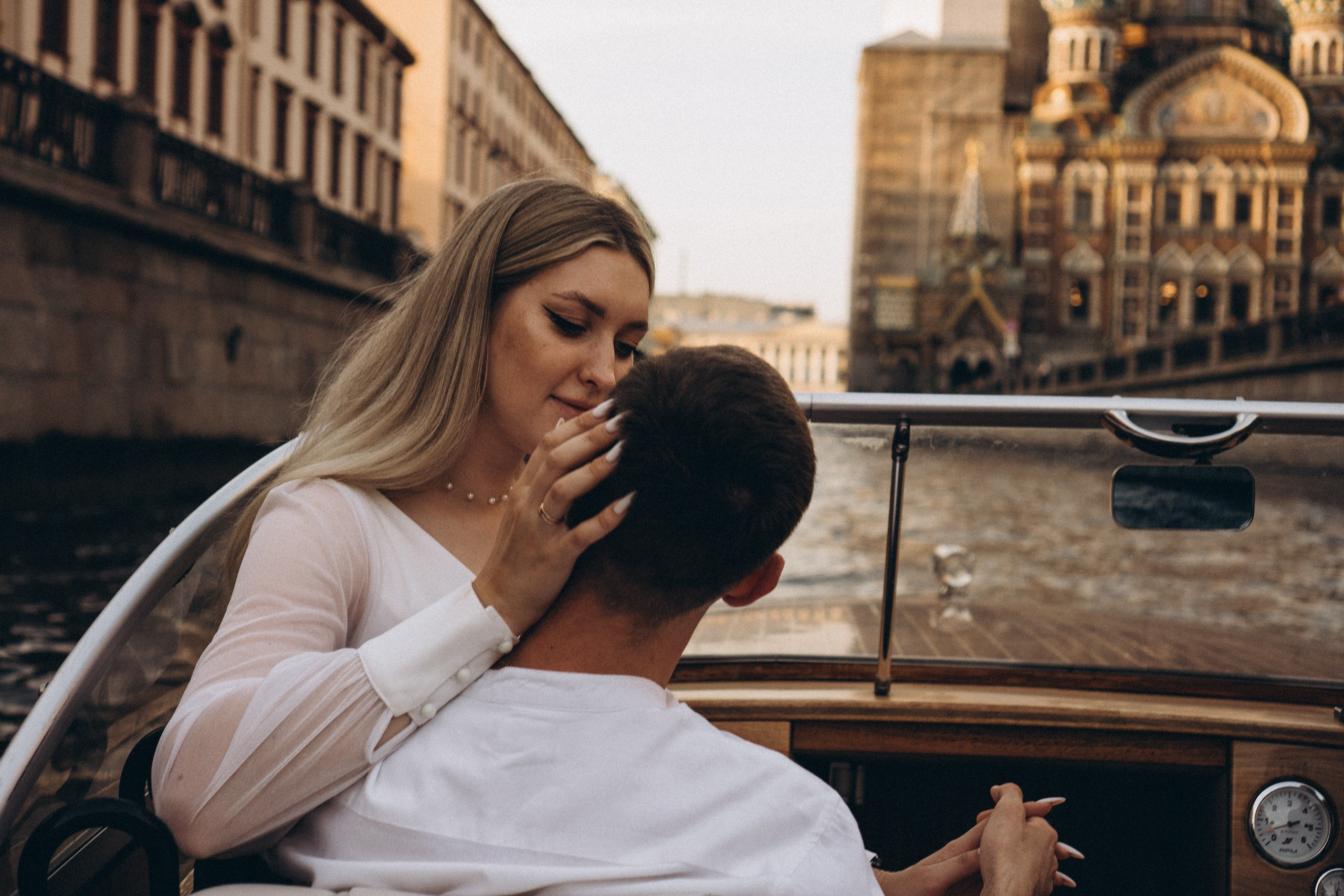 СВАДЕНБНАЯ СЬЕМКА НА КАТЕРЕ ПО КАНАЛАМ САНКТ-ПЕТЕРБУРГА И В АКВАТОРИИ НЕВЫ. Профессиональный фотограф, Санкт-Петербург — Виктория Богомолова