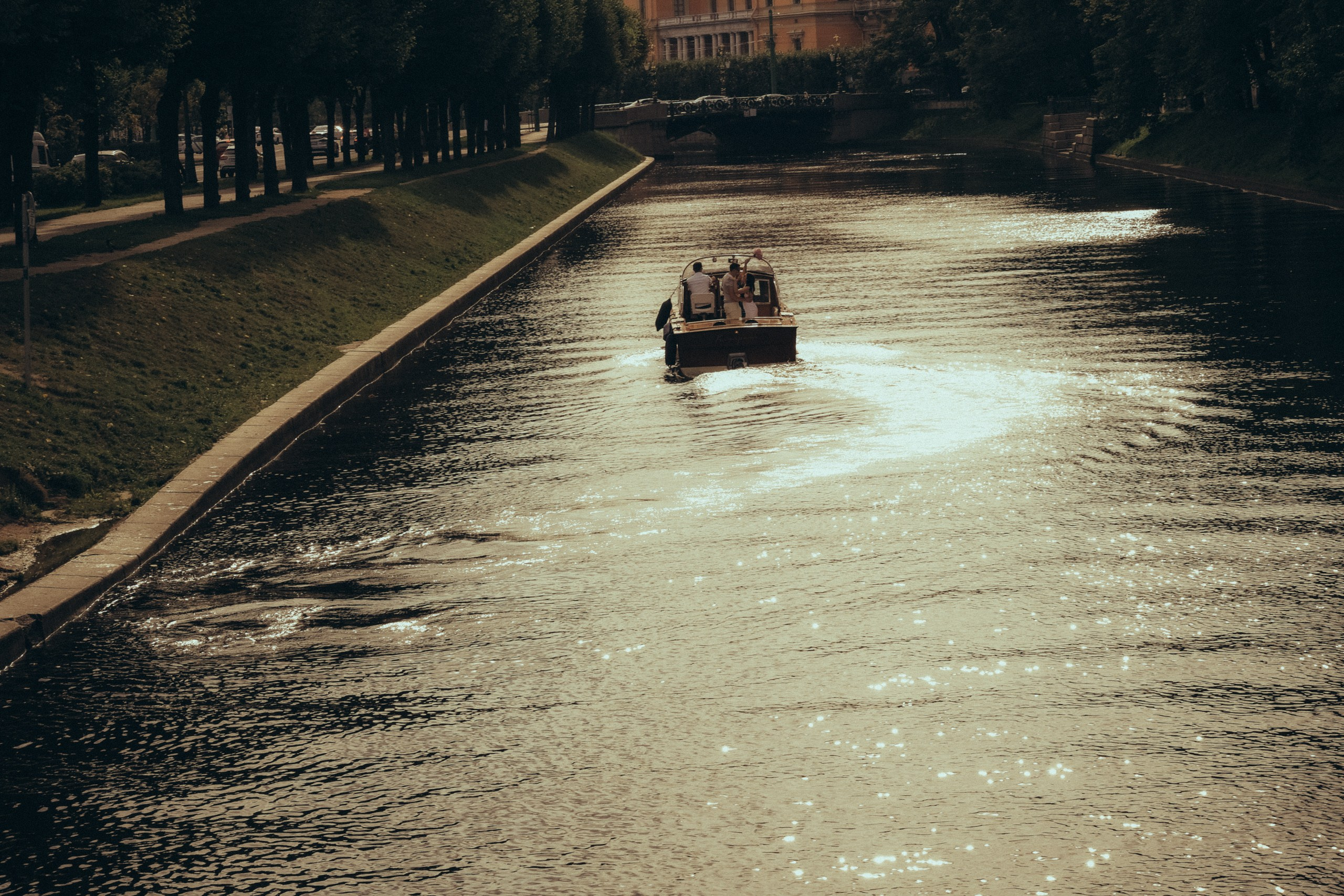 СВАДЕНБНАЯ СЬЕМКА НА КАТЕРЕ ПО КАНАЛАМ САНКТ-ПЕТЕРБУРГА И В АКВАТОРИИ НЕВЫ. Профессиональный фотограф, Санкт-Петербург — Виктория Богомолова