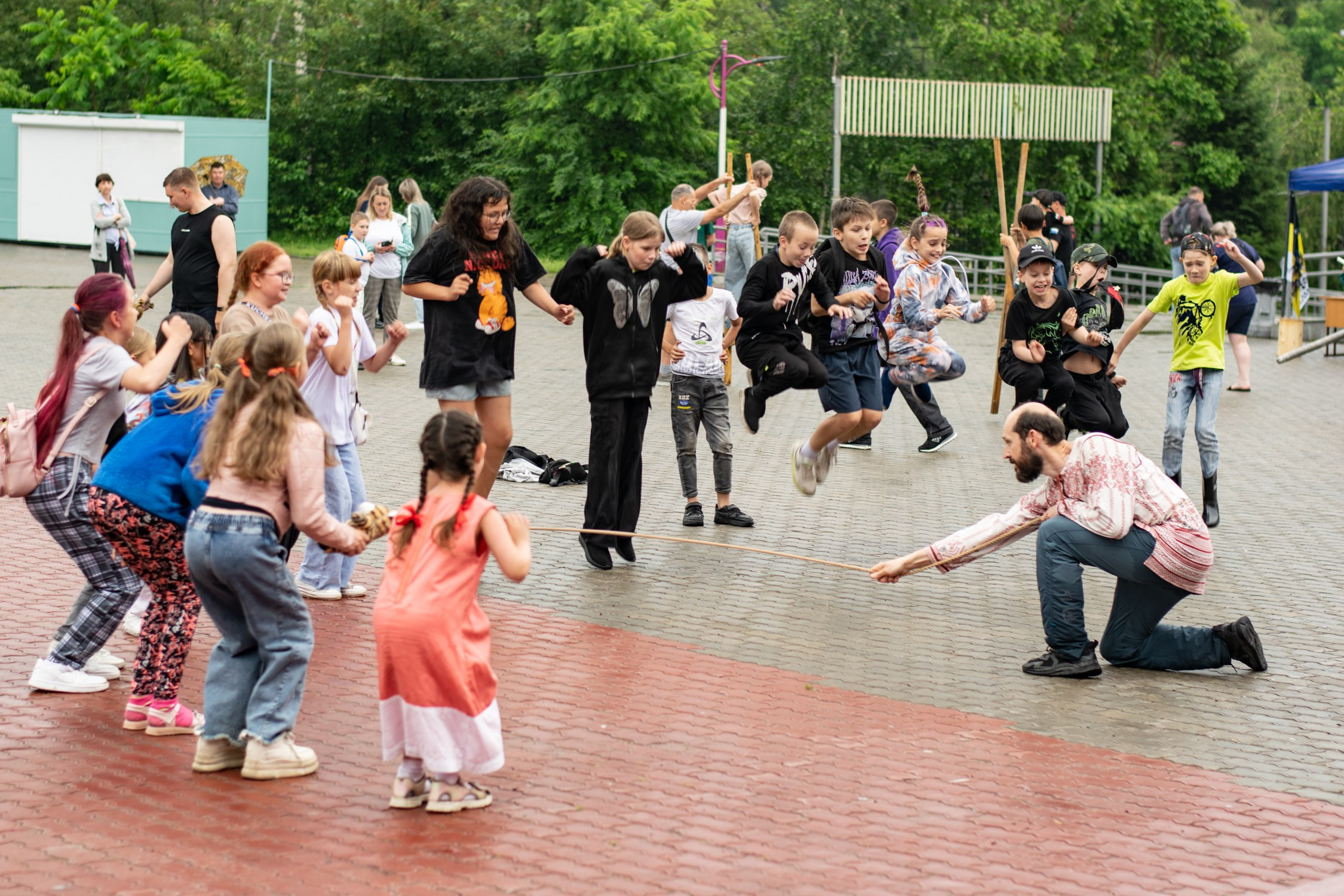 Антон Курдюмов фотограф в Хабаровске Рина Курдюмова фото27 foto27 Антон Дорофеев репортажный репортаж документалист Тони и Рина фотосоздатели День молодежи по-русски Хабаровск кинотеатр