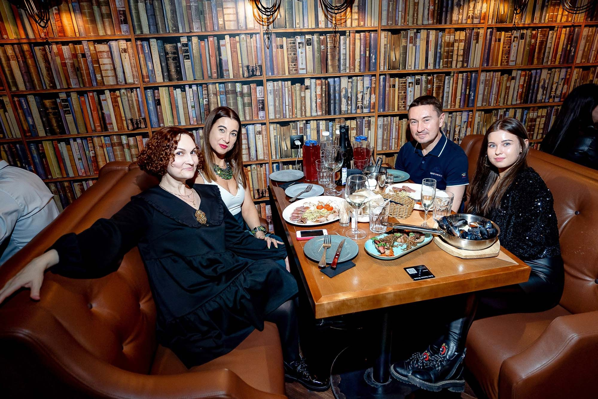 Новый год 2024 в Peoples. Сергей Кошкин. Репортажная и ивент-фотография в Сургуте