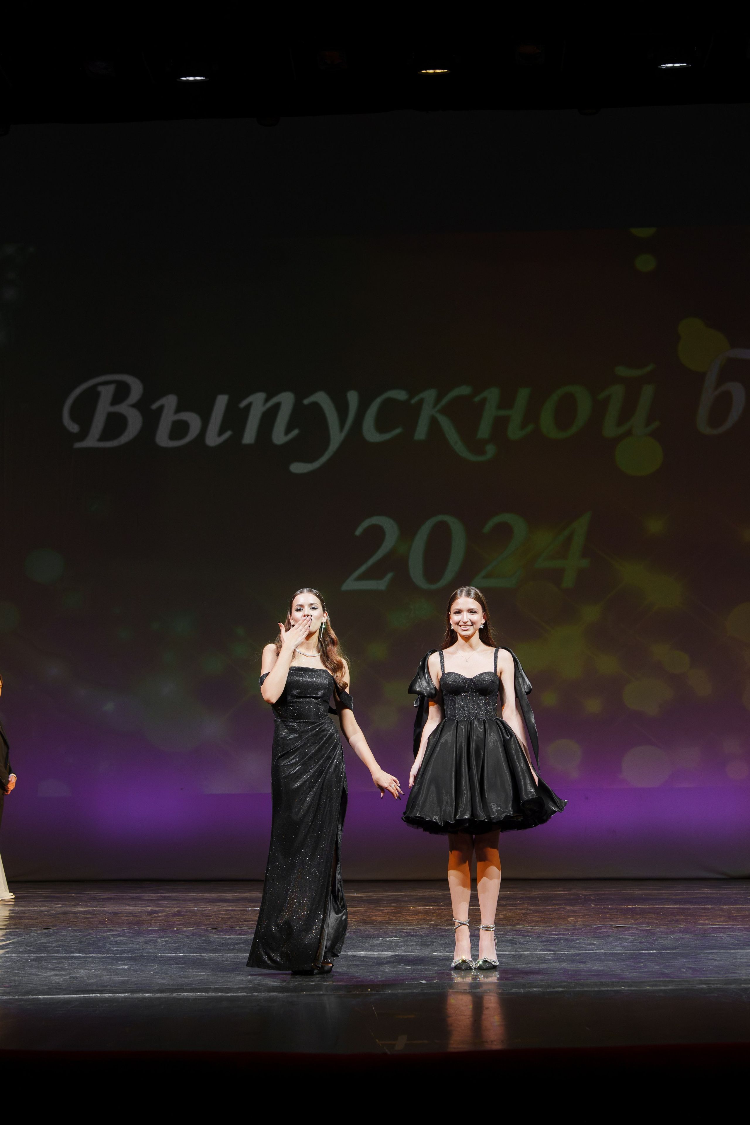 Выпускной Гимназия 7. Свадебный и репортажный фотограф Элина Козырьянова