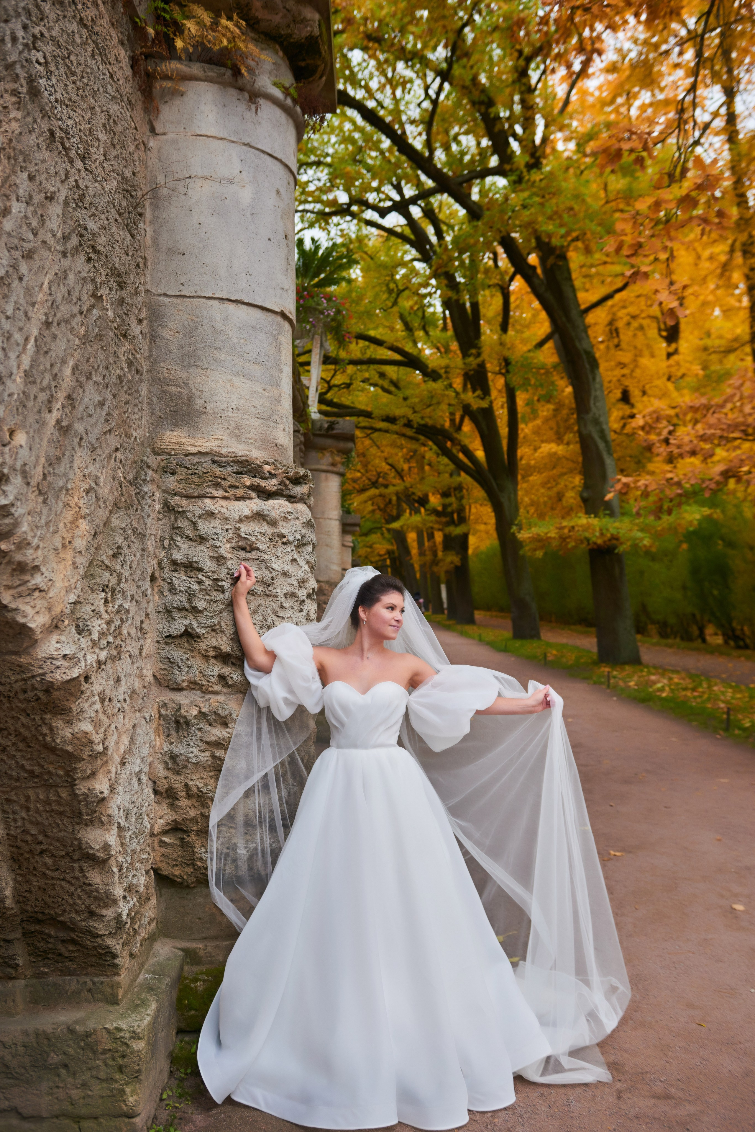 Осенняя свадебная прогулка в Екатерининском парке в Пушкине. Портретный, семейный и свадебный фотограф в Санкт-Петербурге и в Пушкине Ширяев Денис