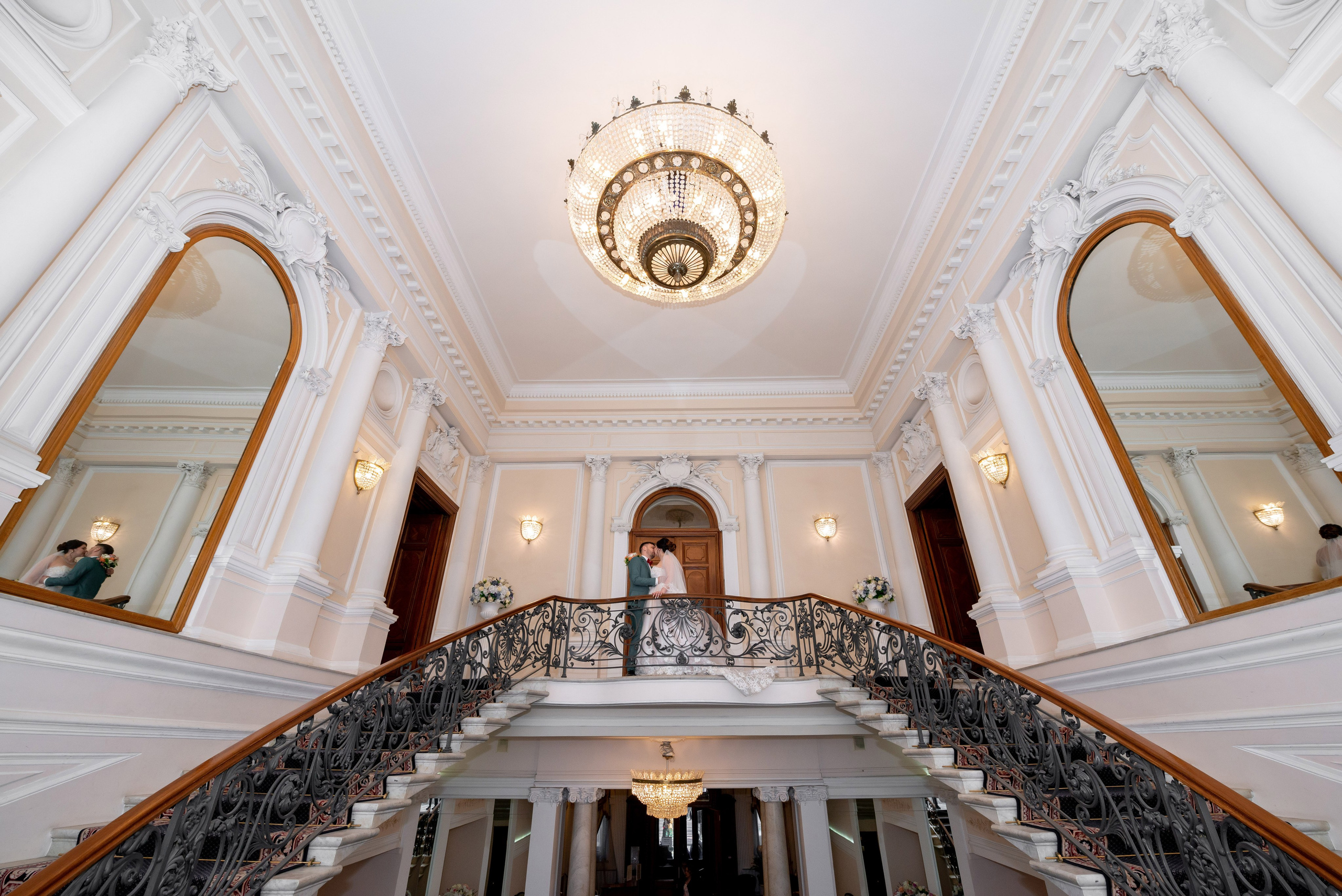 Самая красивая свадебная фотосессия в Эрмитаже. Лучшие свадебные фотографии в Эрмитажа. Портретный, семейный и свадебный фотограф в Санкт-Петербурге и в Пушкине Ширяев Денис