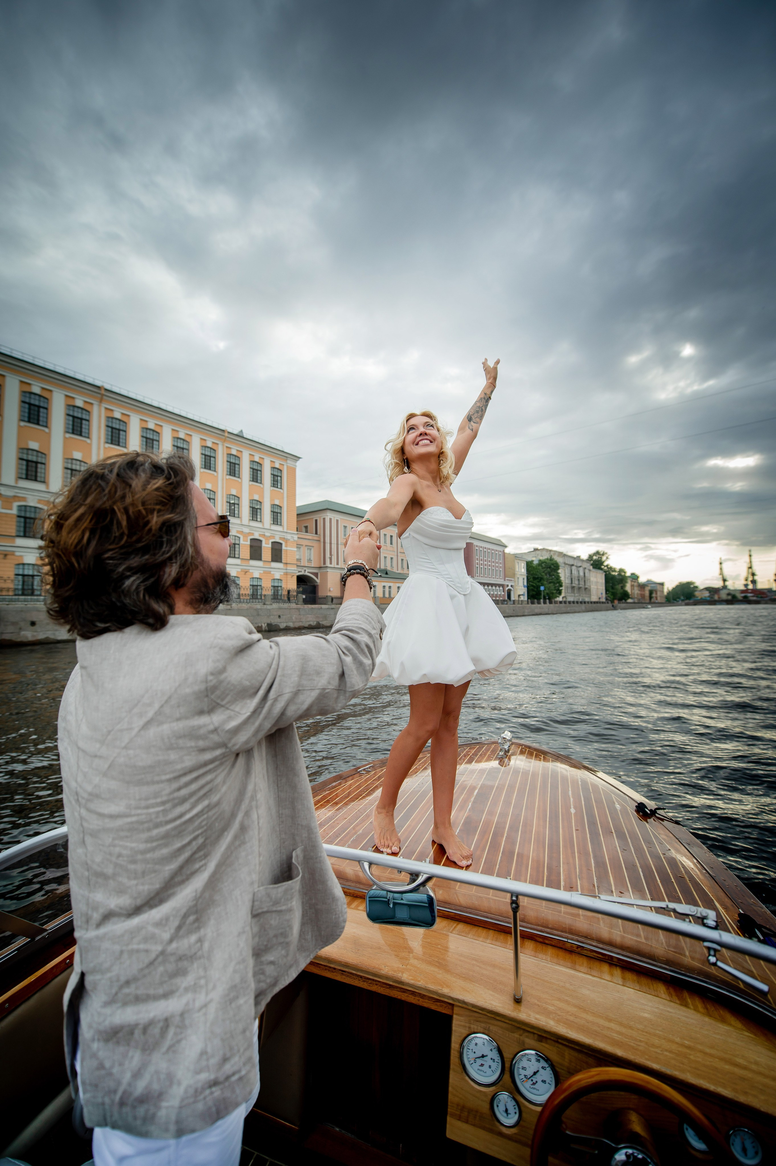 Юлия и Павел (сборы невесты, Невская ратуша, красный Buick, прогулка по рекам на катере). Портретный, семейный и свадебный фотограф в Санкт-Петербурге и в Пушкине Ширяев Денис