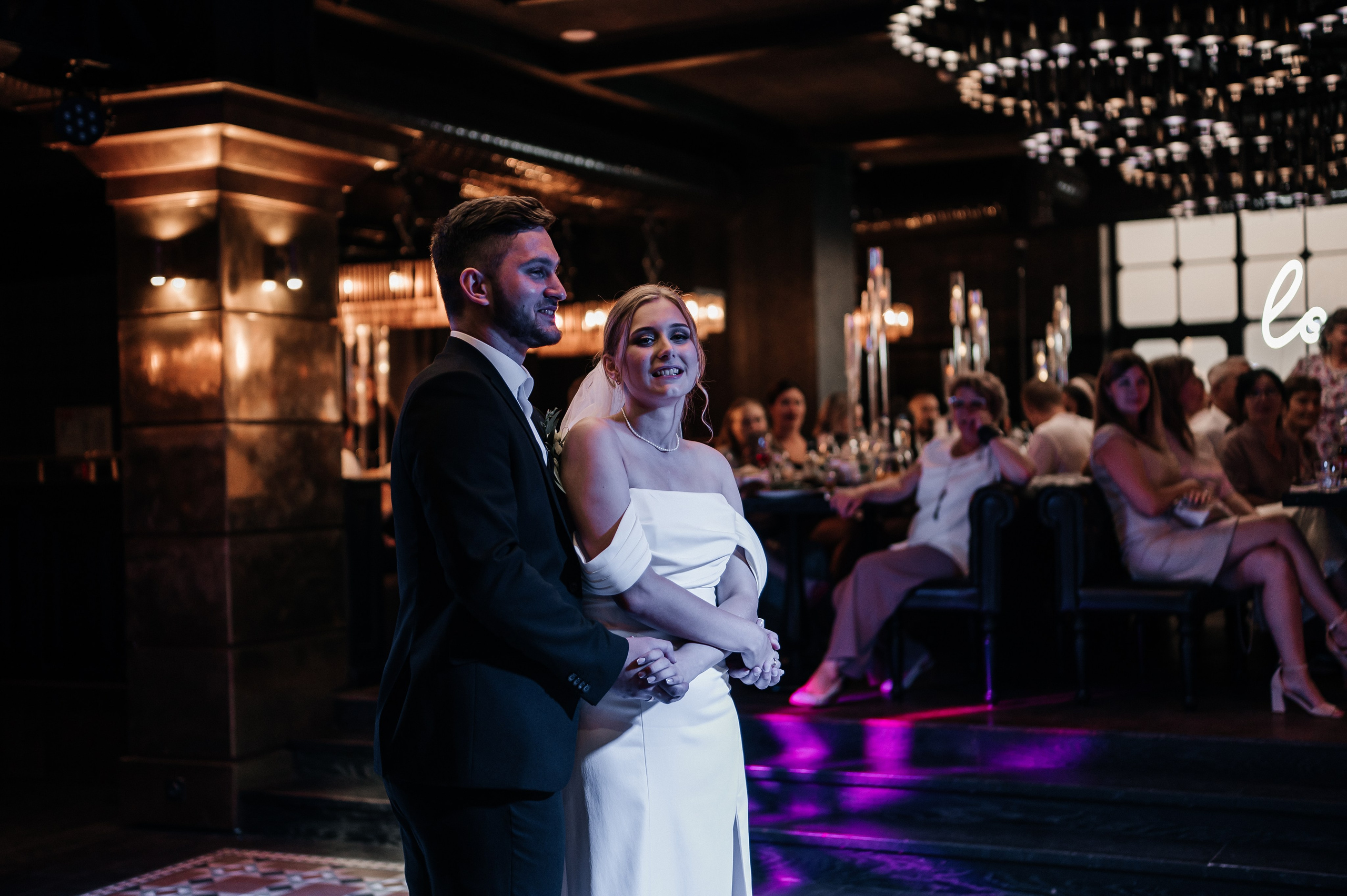 Даниил и Валерия. Черная утка. Полный день. Фотограф Екатерина Бочарникова