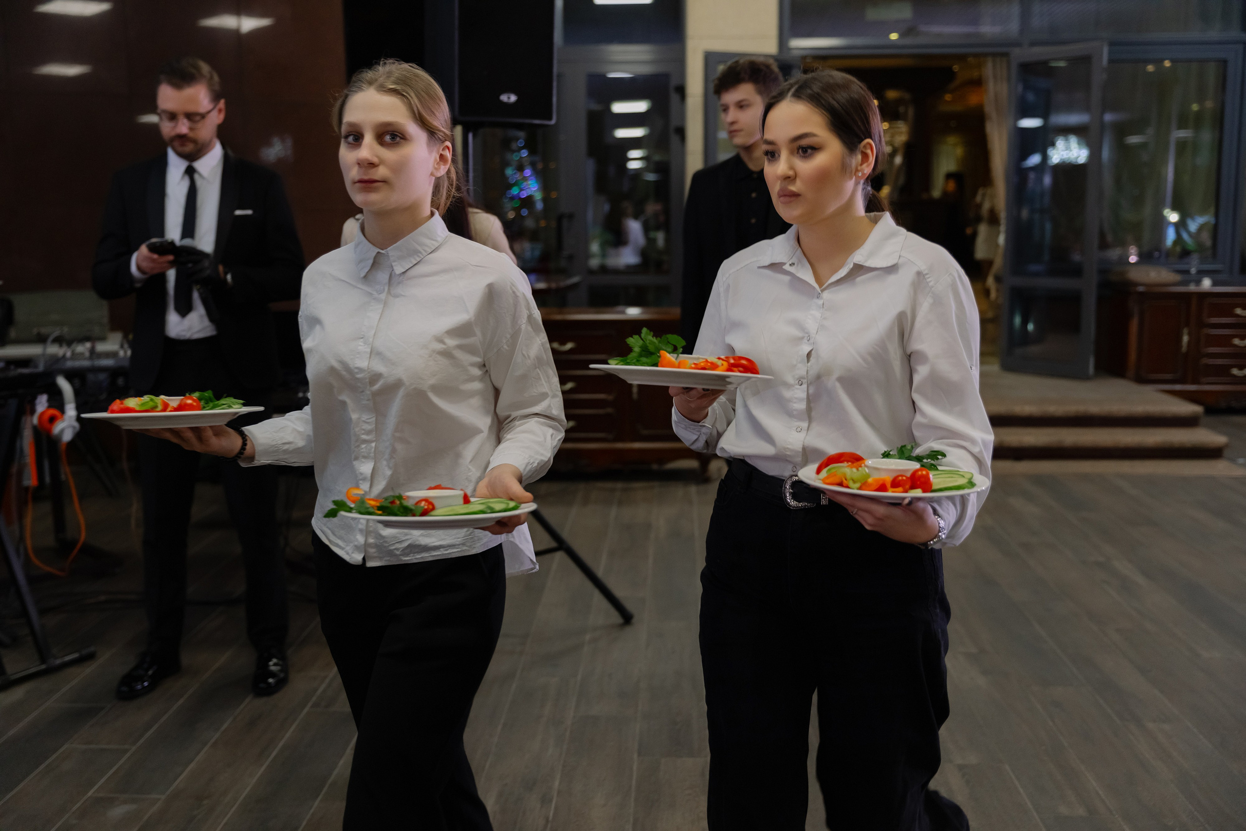 Корпоративная новогодняя фотосъемка для BELARUSBANK в Ресторане «Урарту». Свадебный фотограф в Минске/Беларуси Сергей Спиридонов