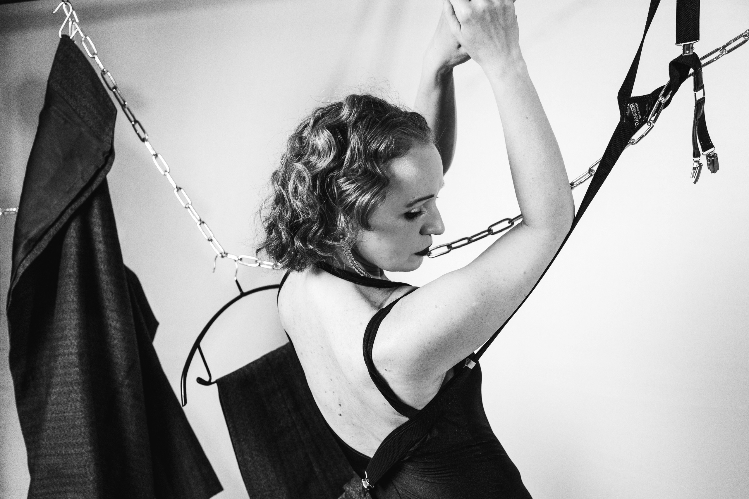 2025-07-13. Анжела и пиджак