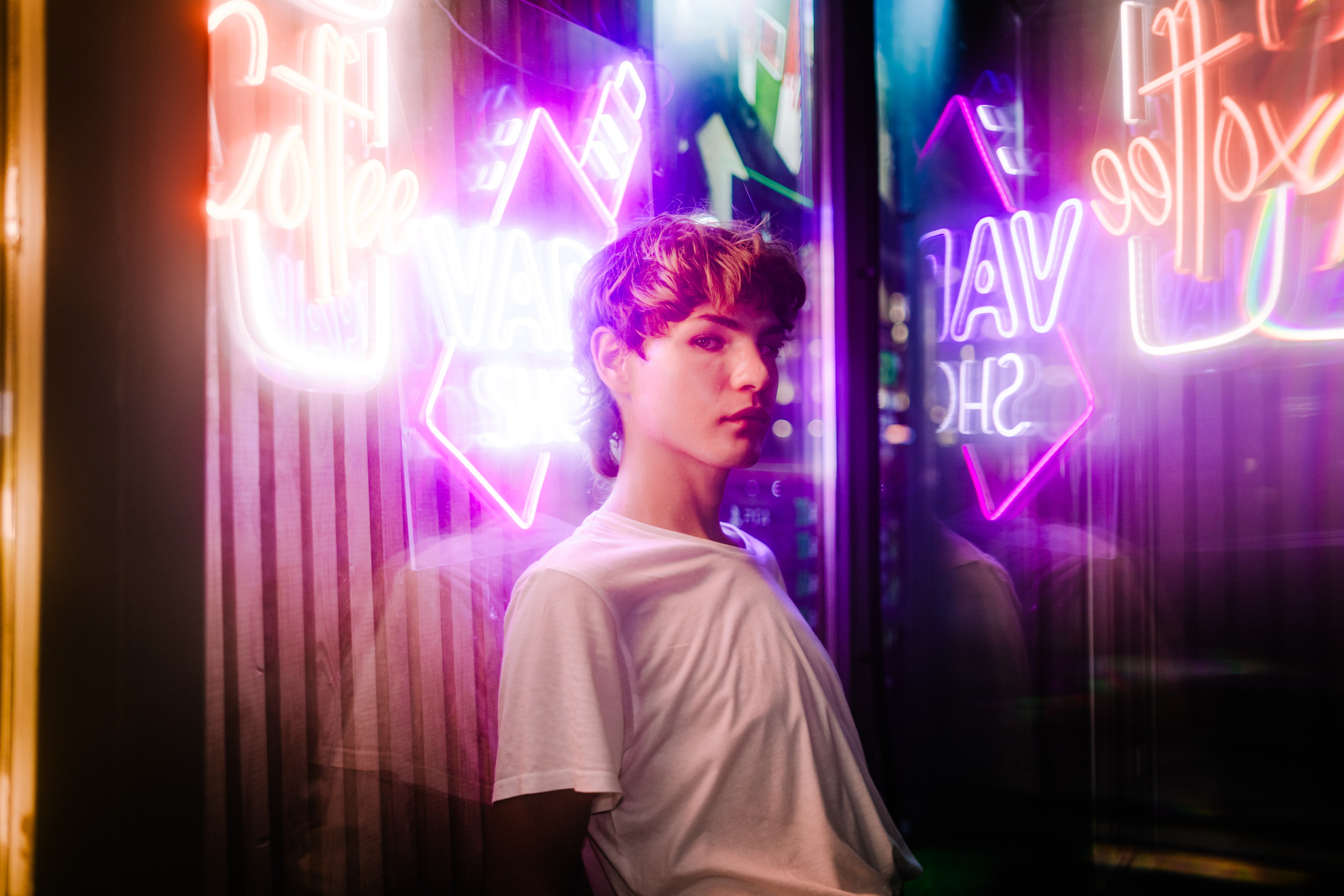 Глеб / EXTRA UNCONTROLLED BOKEH & Refraction of the Showcase. Felixtones