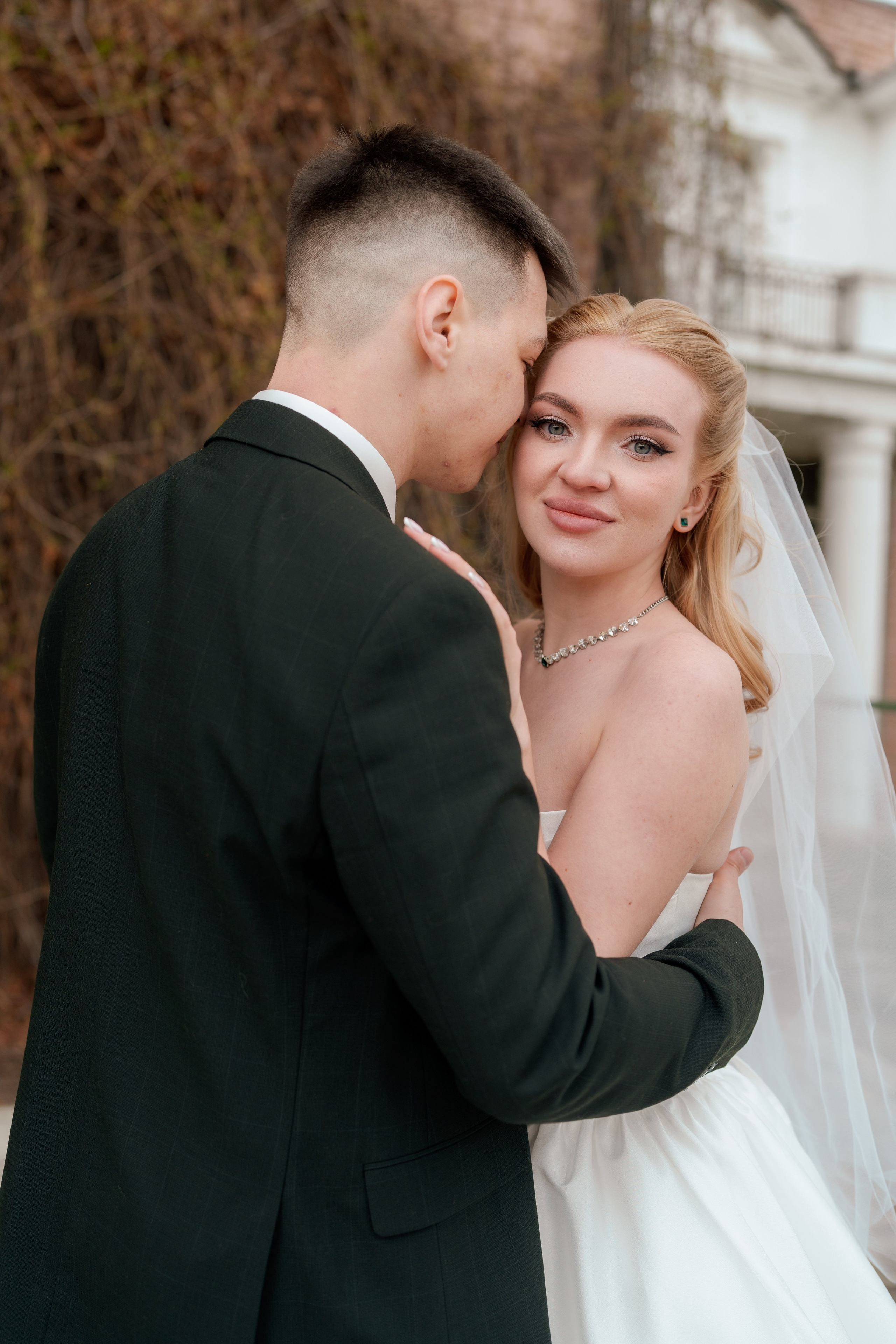 Алиса и Влад. Полный свадебный день (утро, усадьба, прогулка, выездная регистрация, банкет). Дата съемки 26.04.2025. Свадебный фотограф Москва