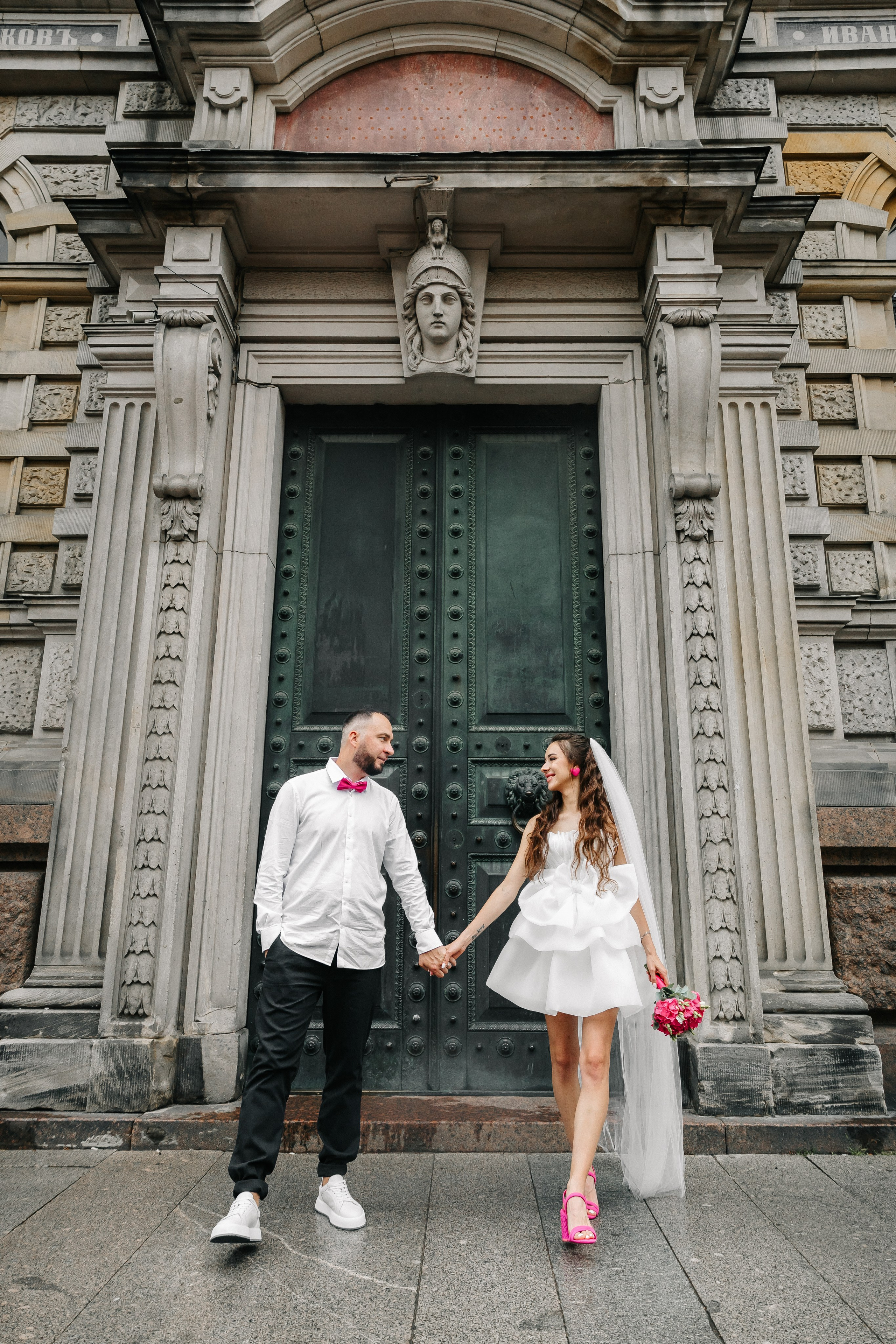 ДВОРЕЦ № 2 | Июль, кабриолет, академия Штиглица. Свадебный фотограф в Санкт-Петербурге Полина Корзухина