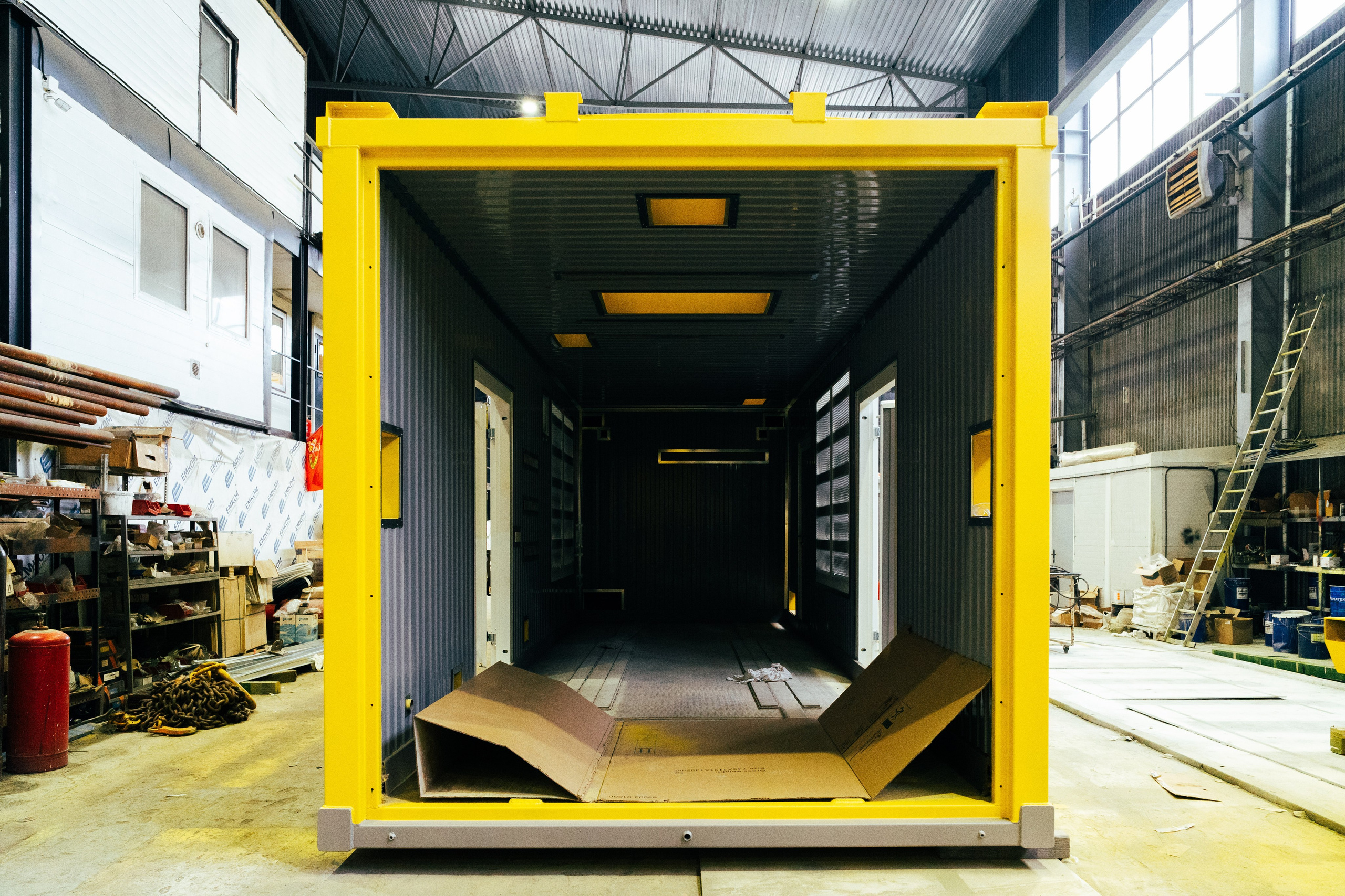 Рабочие цеха компании ПВК. Коммерческий Фотограф Виктор Фоменых