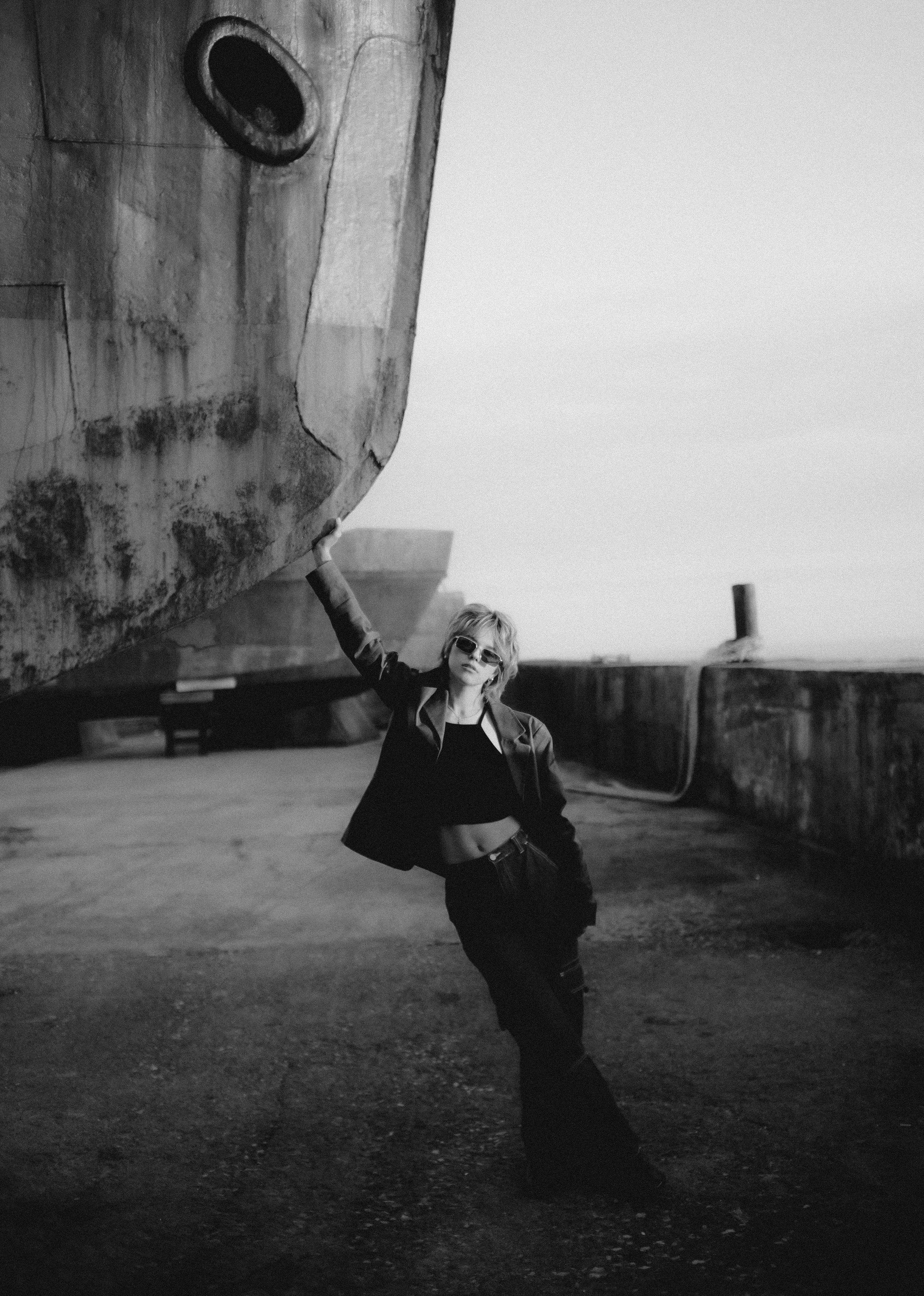 Вика среди заброшенных кораблей. Главная