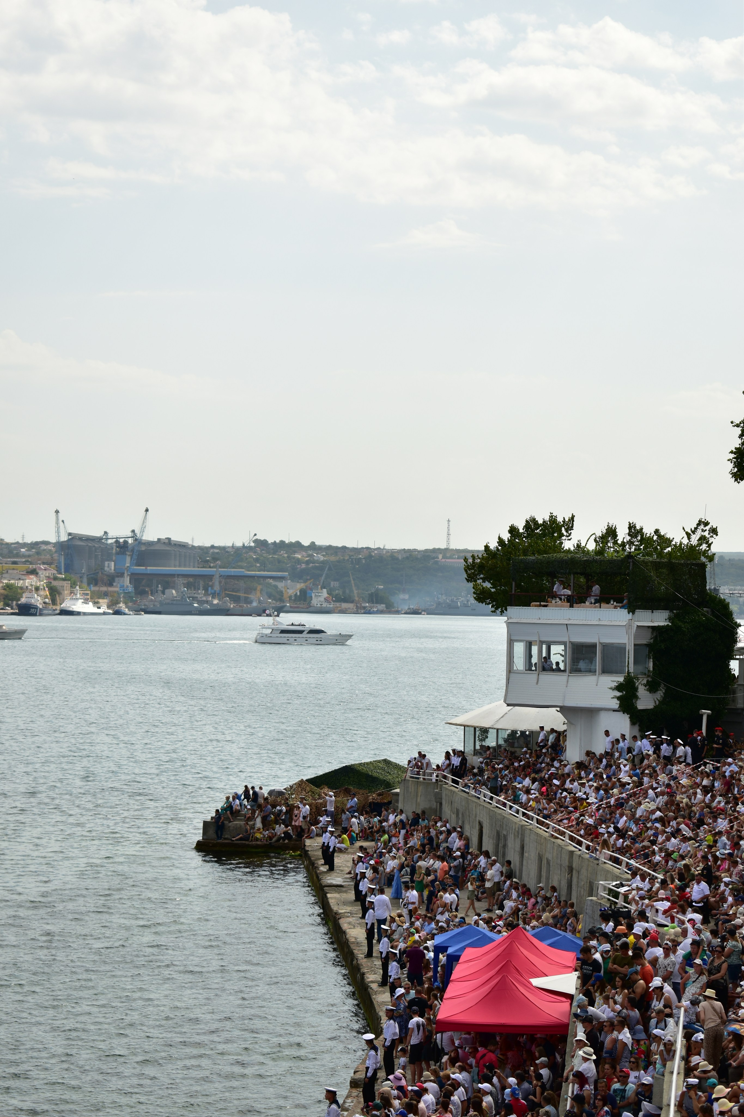 Парад ВМФ. Фотограф-ретушер в Крыму Юля Лобурец