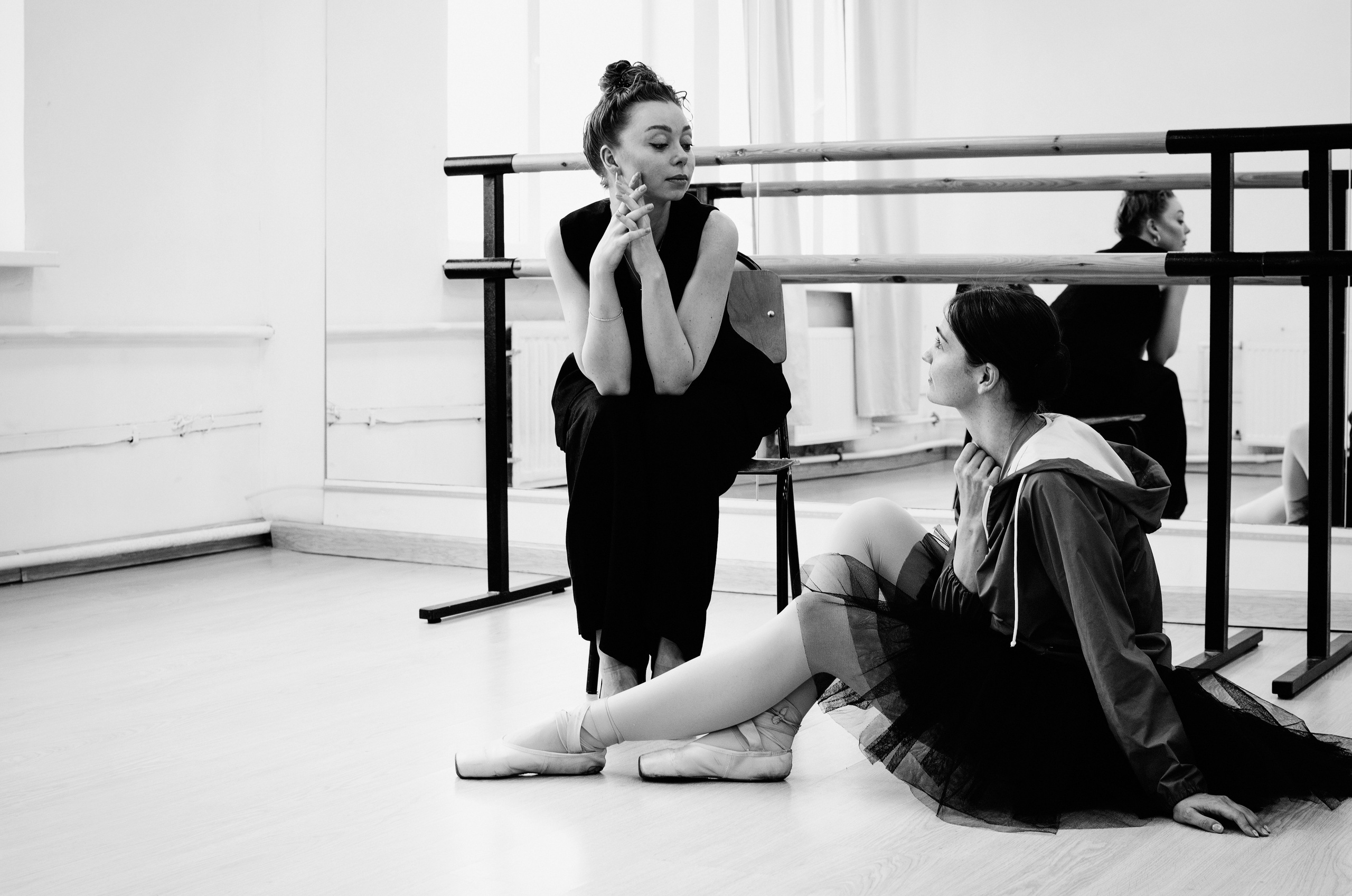 «Репетиция» (постановочная съемка в балетном зале). Портретный и репортажный фотограф в Санкт-Петербурге Варвара Жукова