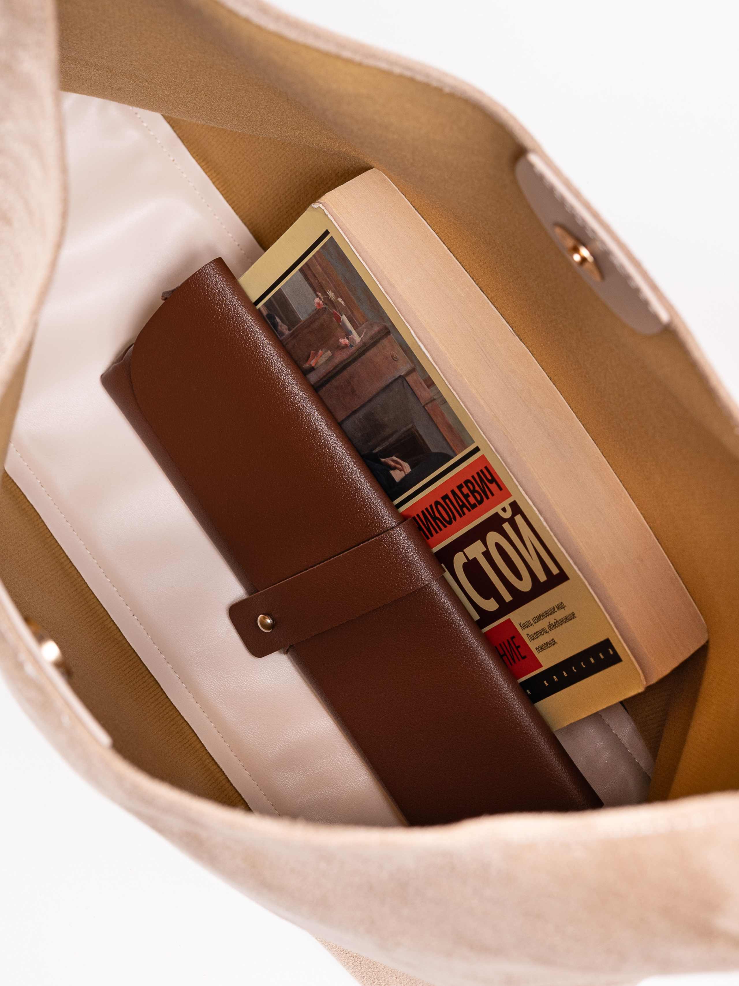 Q Шопперы замшевые предметка серия 3. Предметный фотограф, фото для маркетплейсов Пятигорск, КМВ