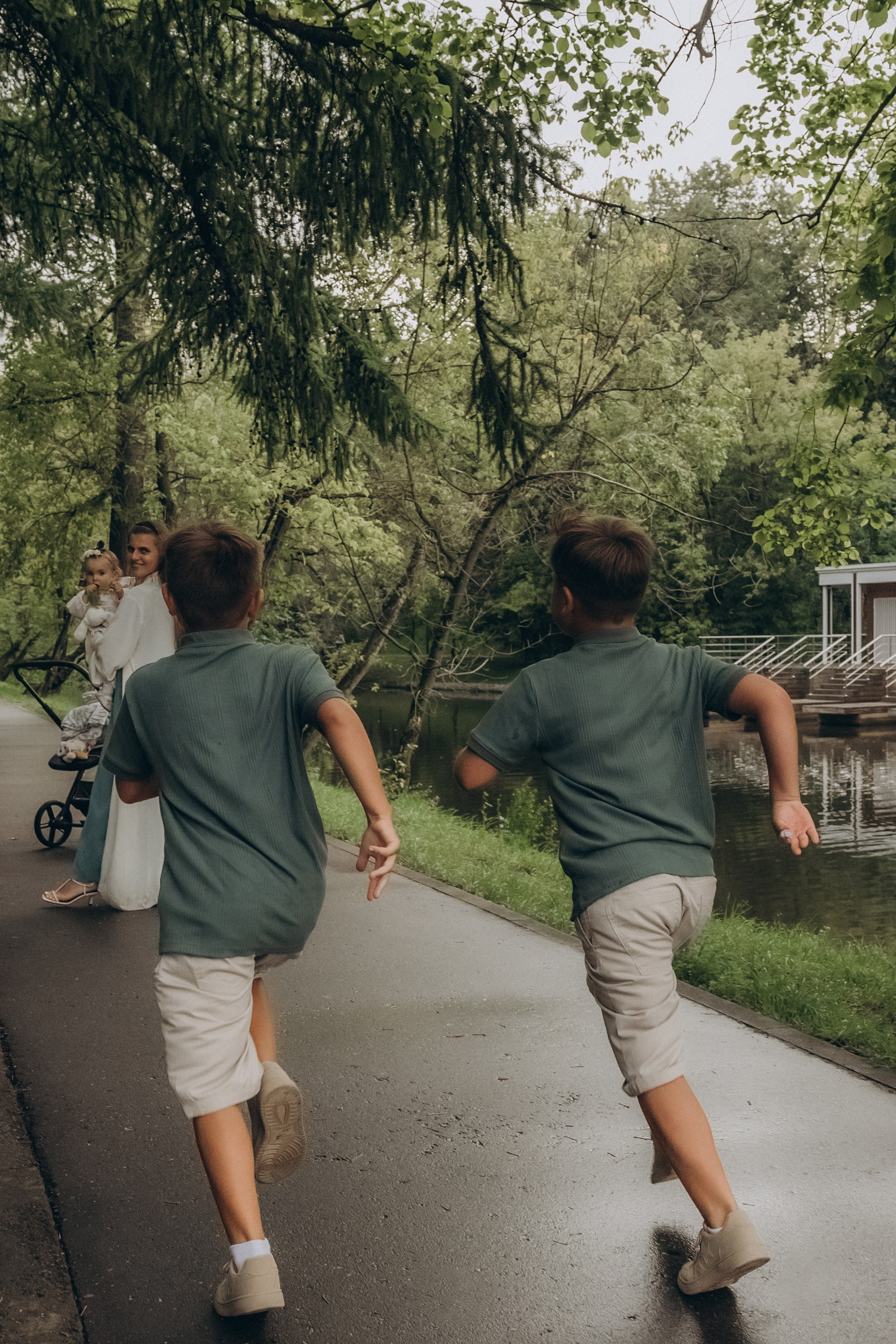 Семейная прогулка. Гаврилова Настя семейный фотограф lifestyle в Москве