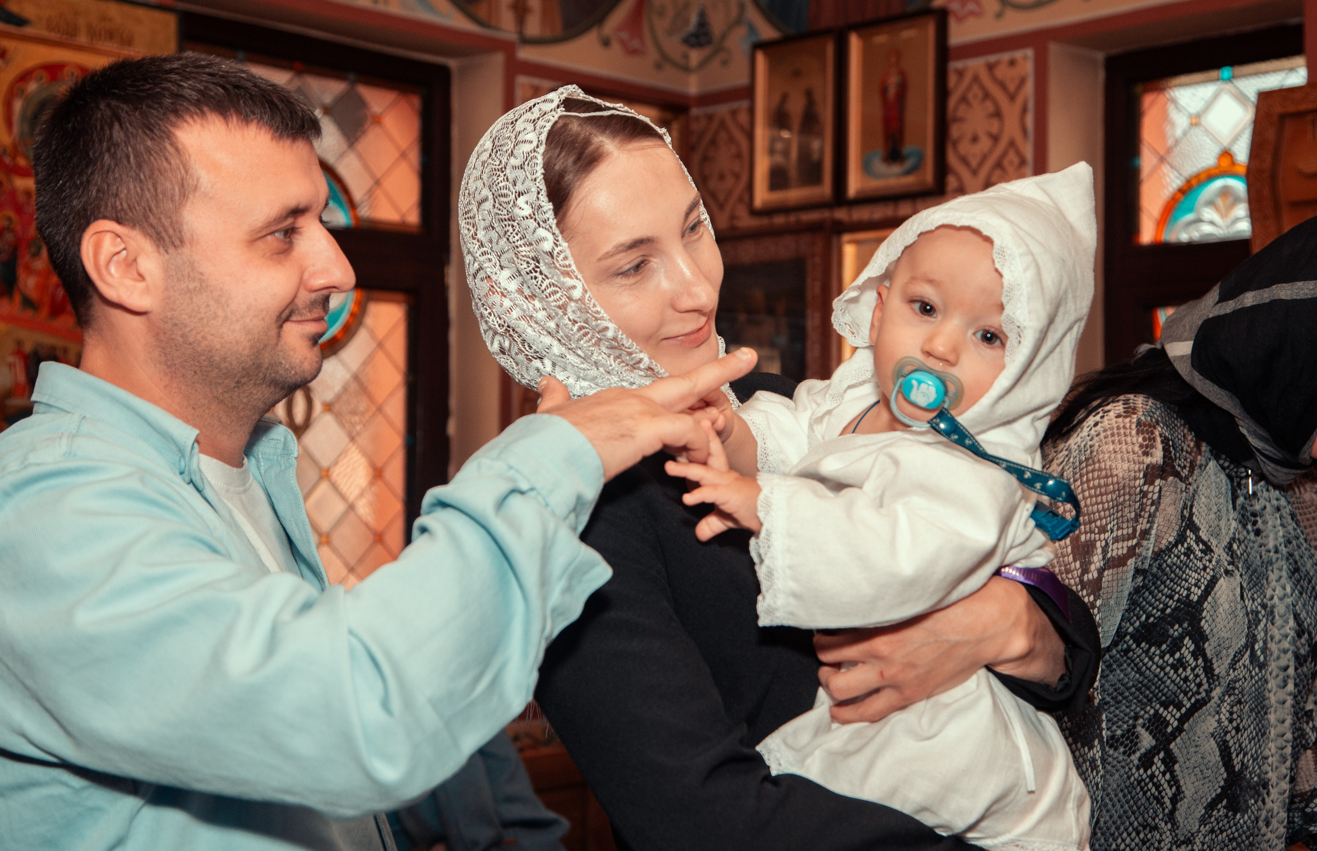 Таинство крещения в монастыре Солохаула. Семейный фотограф в Сочи, Лоо, Дагомысе, Вардане Кучумова Олеся