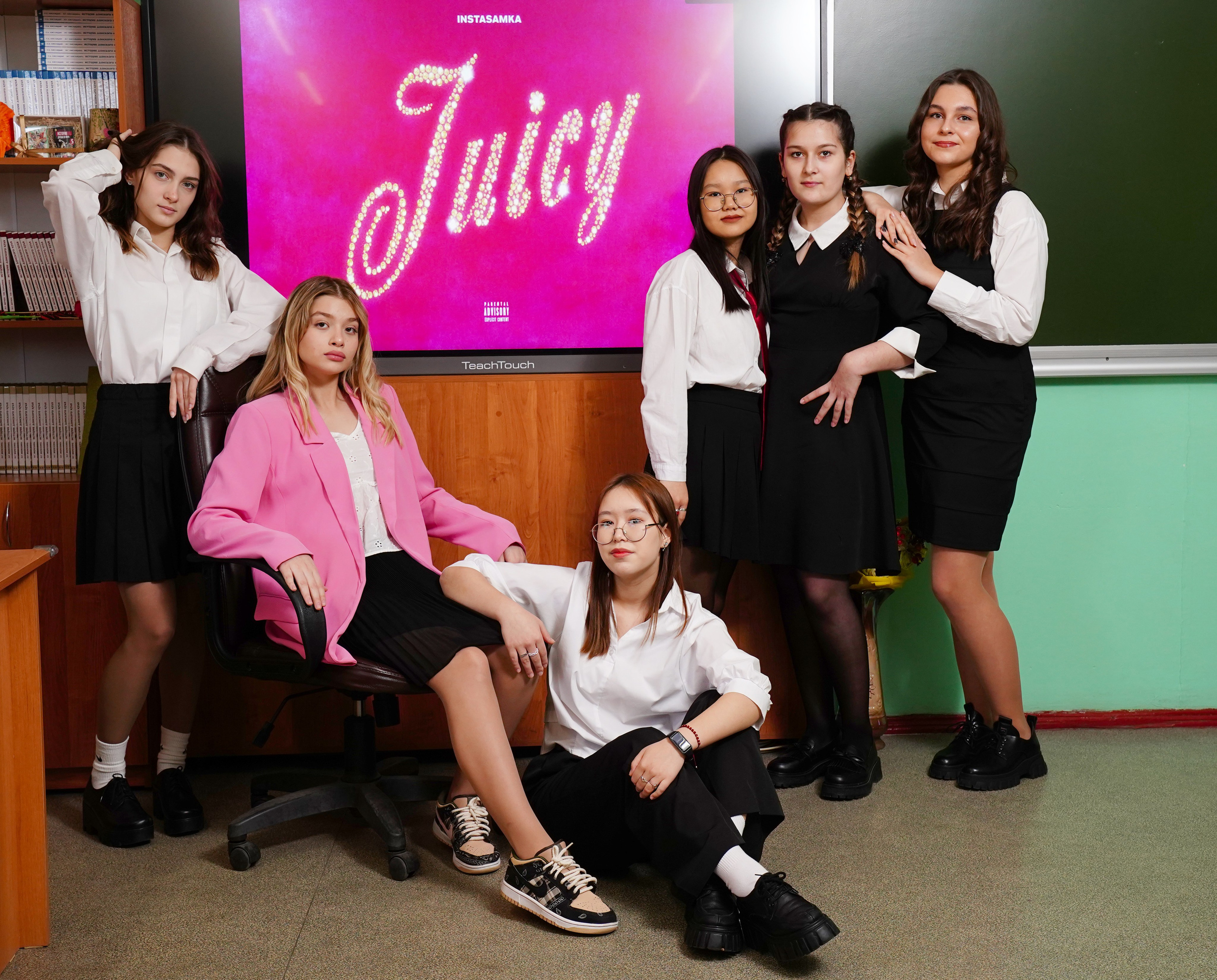 Мелкие группы / старшие классы. MEMENTO.Выпускные альбомы, школьные, юбилейные и другие книги. Ростов-на-Дону