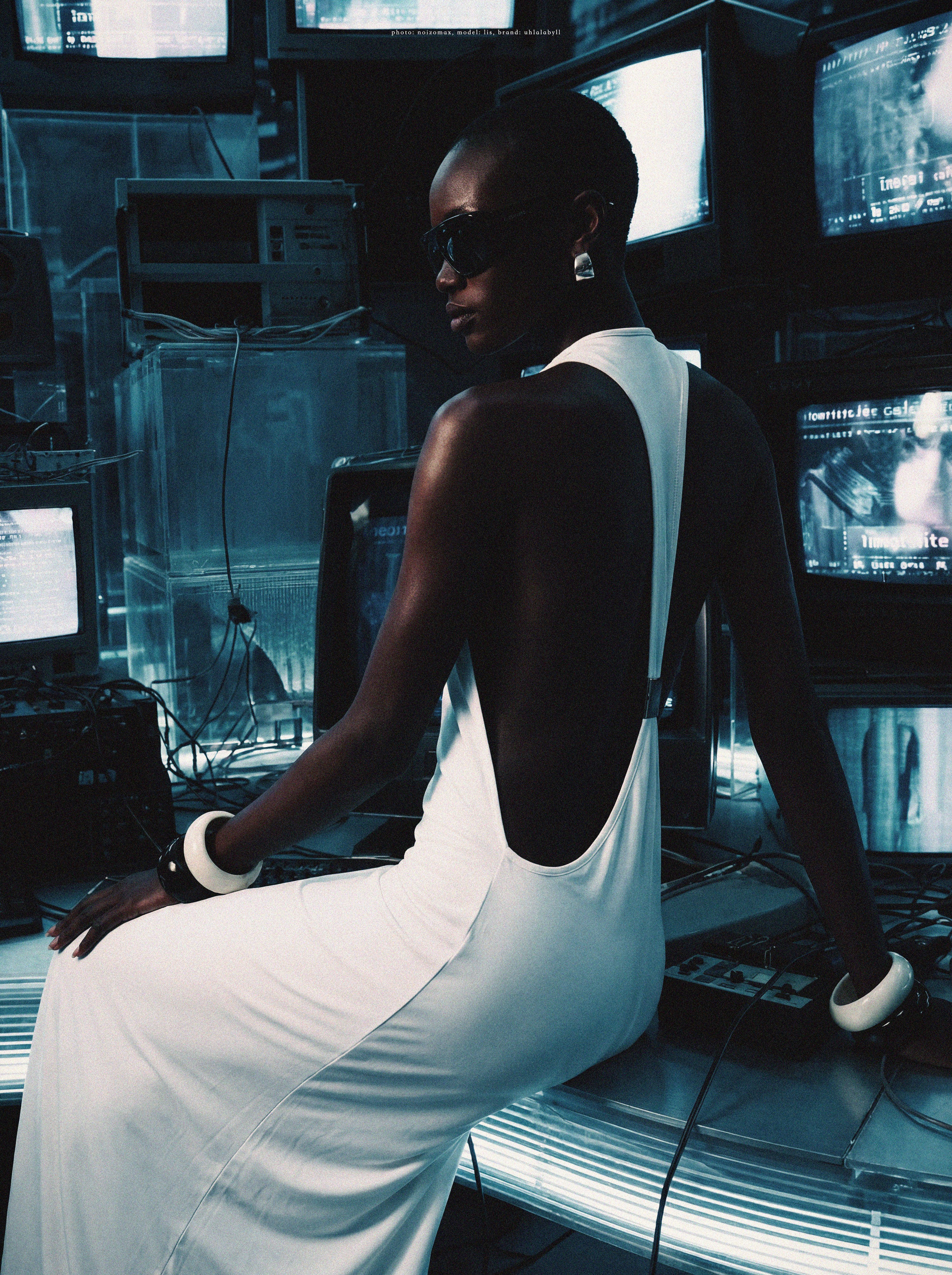 AI FOR BRAND. NOIZOMAX Художественный фотограф в Дубай и по всему Миру