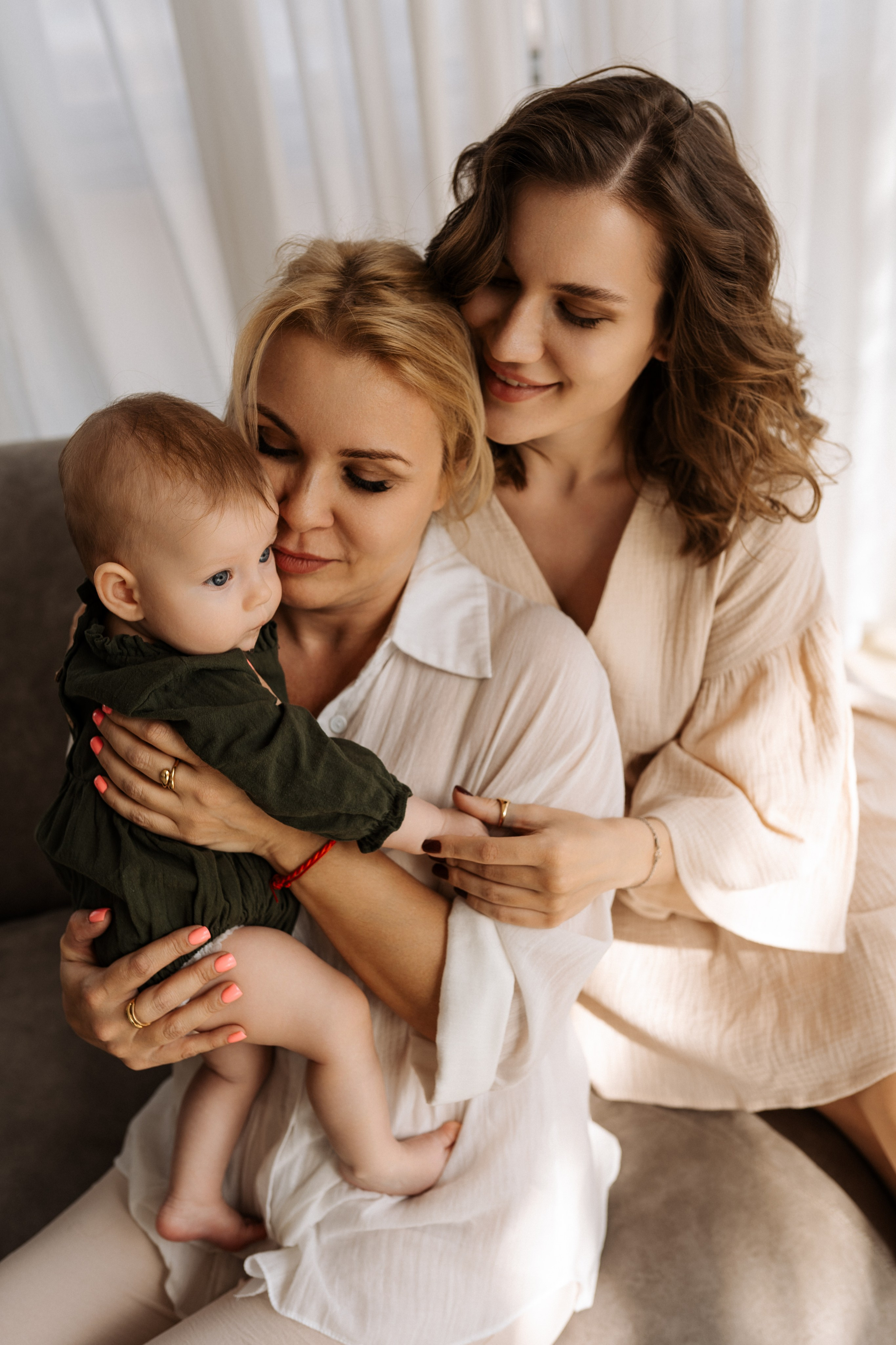 Семейная фотосессия в студии в Москве, семейный фотограф Анна Полушина. Свадебный фотограф в Москве Анна Полушина