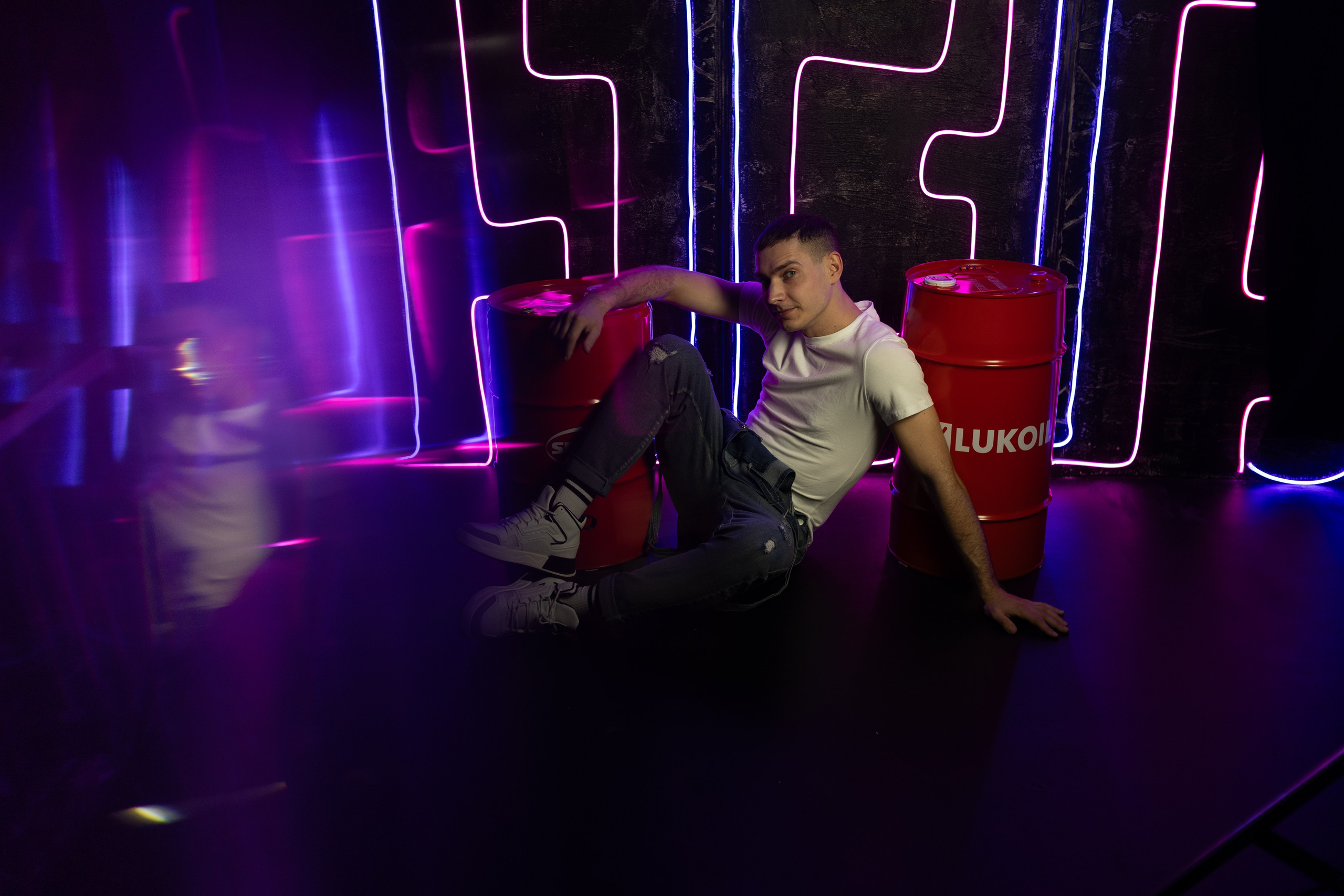 Евгений. Неон. Фотограф Регина Крикунова г. Красноярск