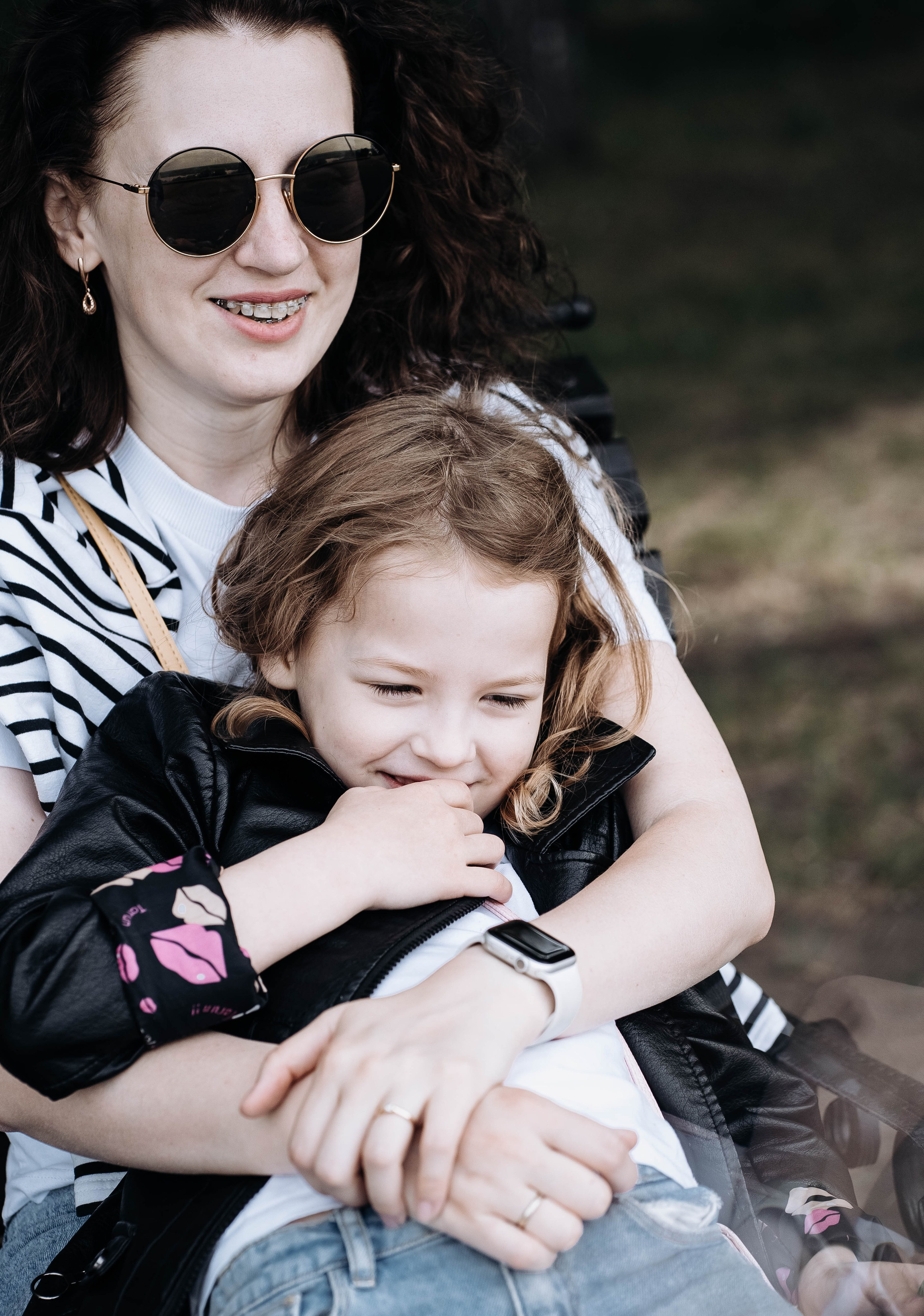 Маня и Аня ранним утром 🤍. Семейный фотограф в Томске Зарина Азизбаева